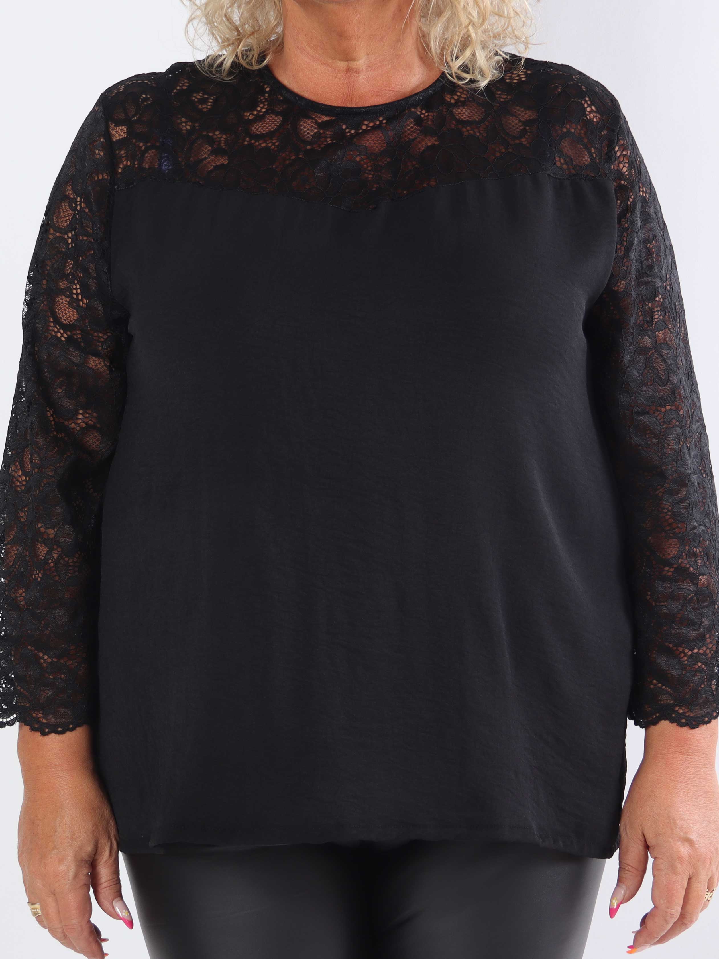 California - Sød plus size tunika med blondeærmer