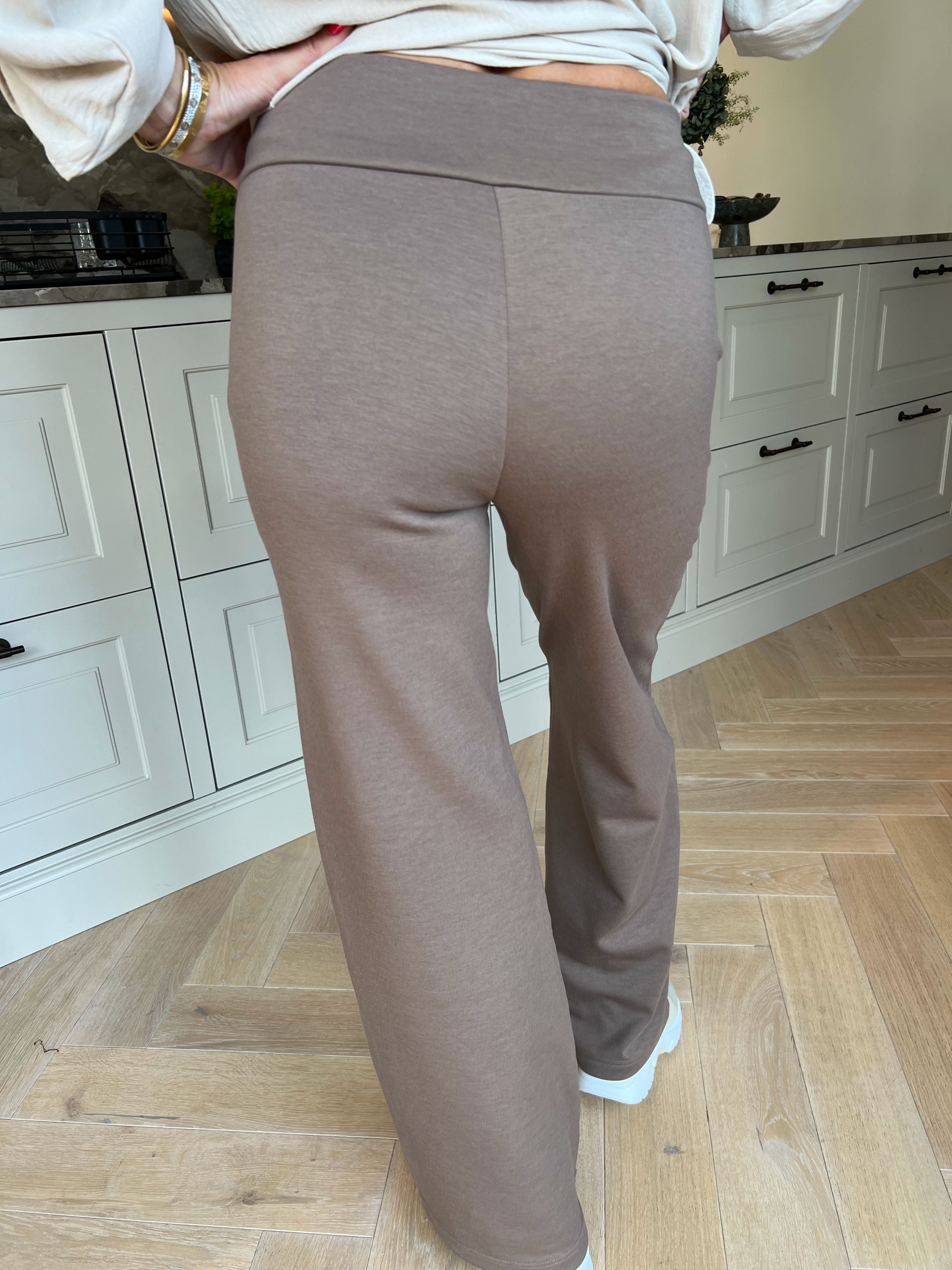 Callie - Bløde og løse bukser med elegante guldknapper foran