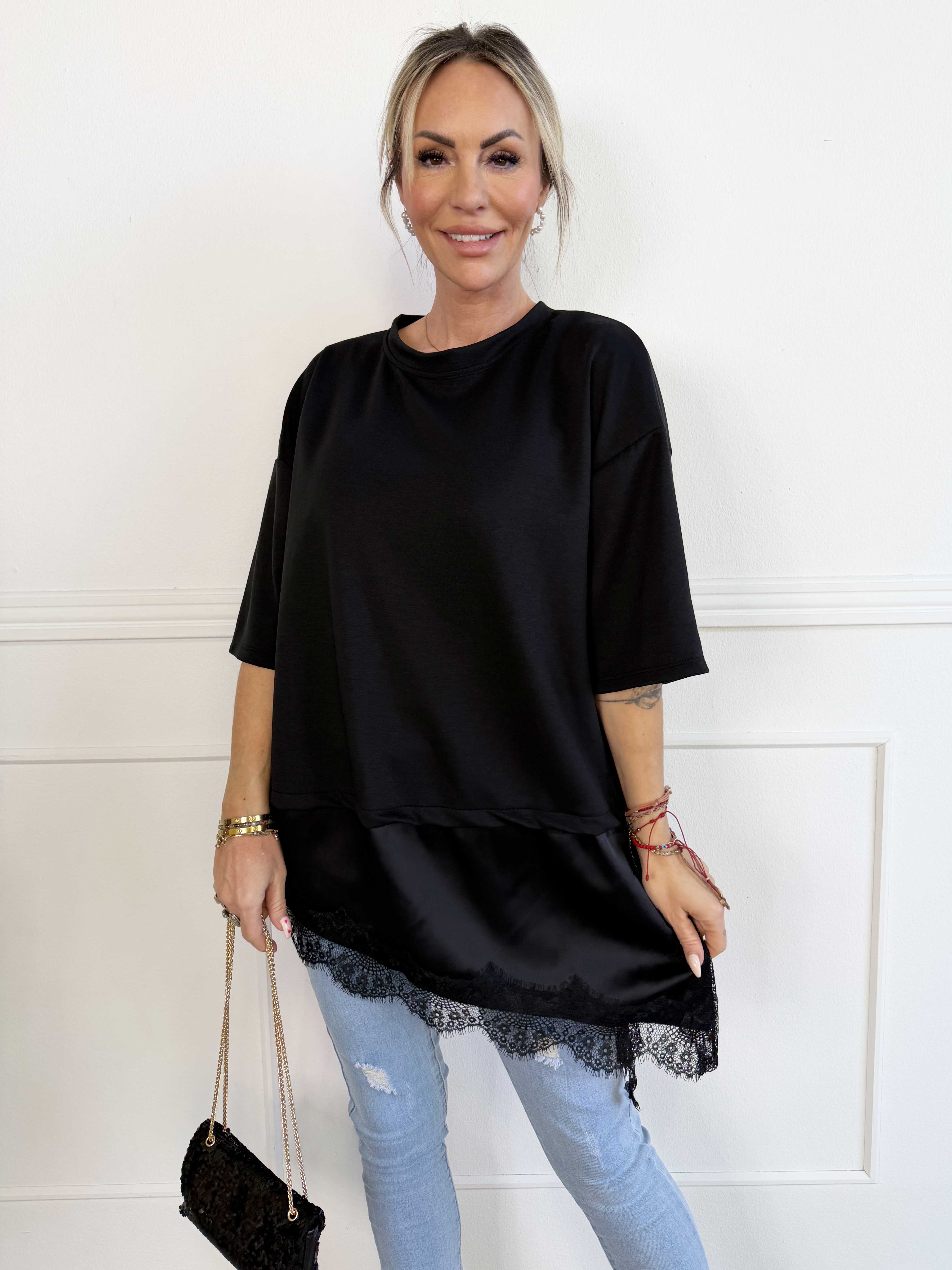 Camemi - Oversized t-shirt med indsyet top med blondekant forneden