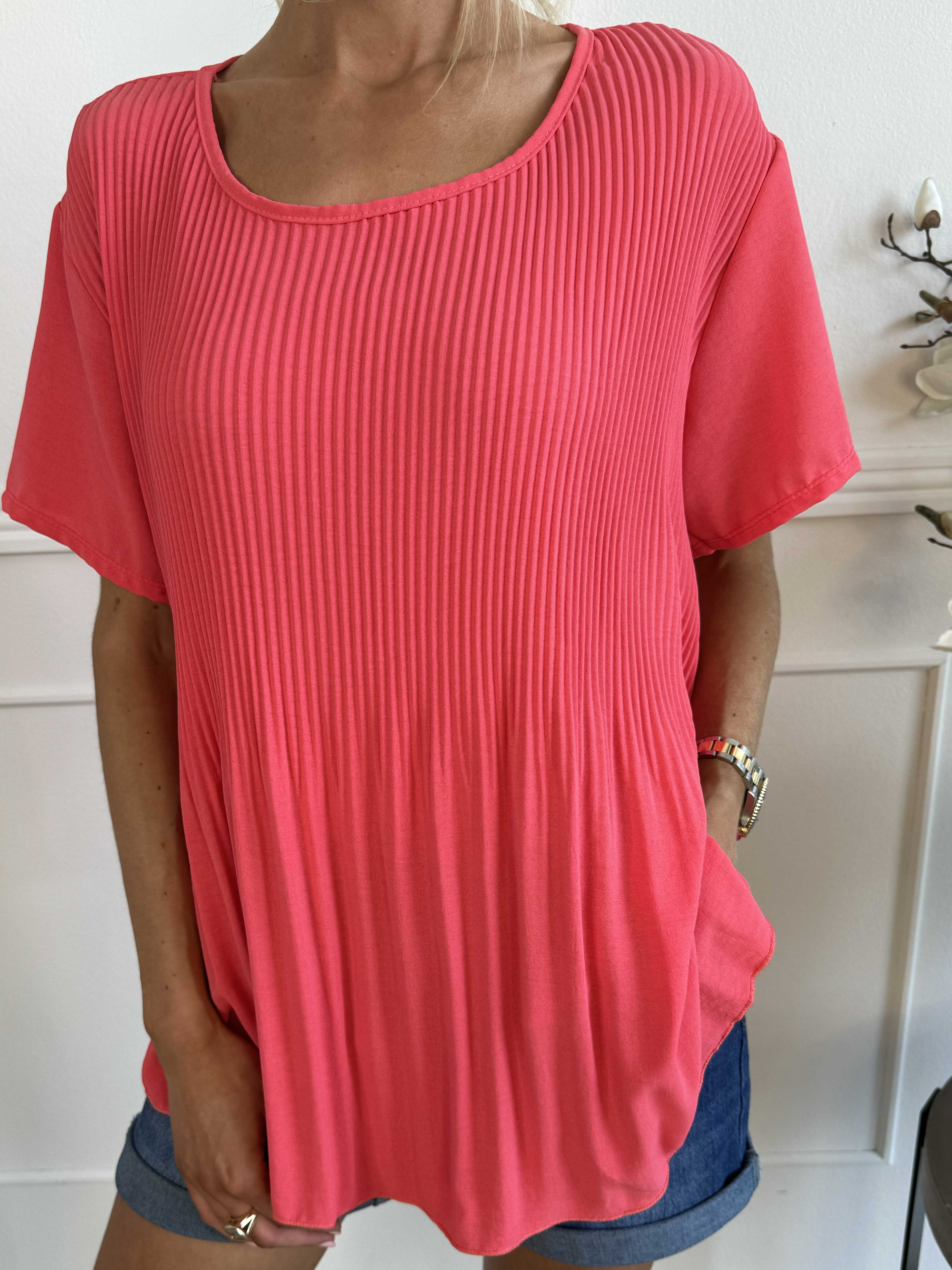 Camilia - Sød plisseret bluse med lille ærme