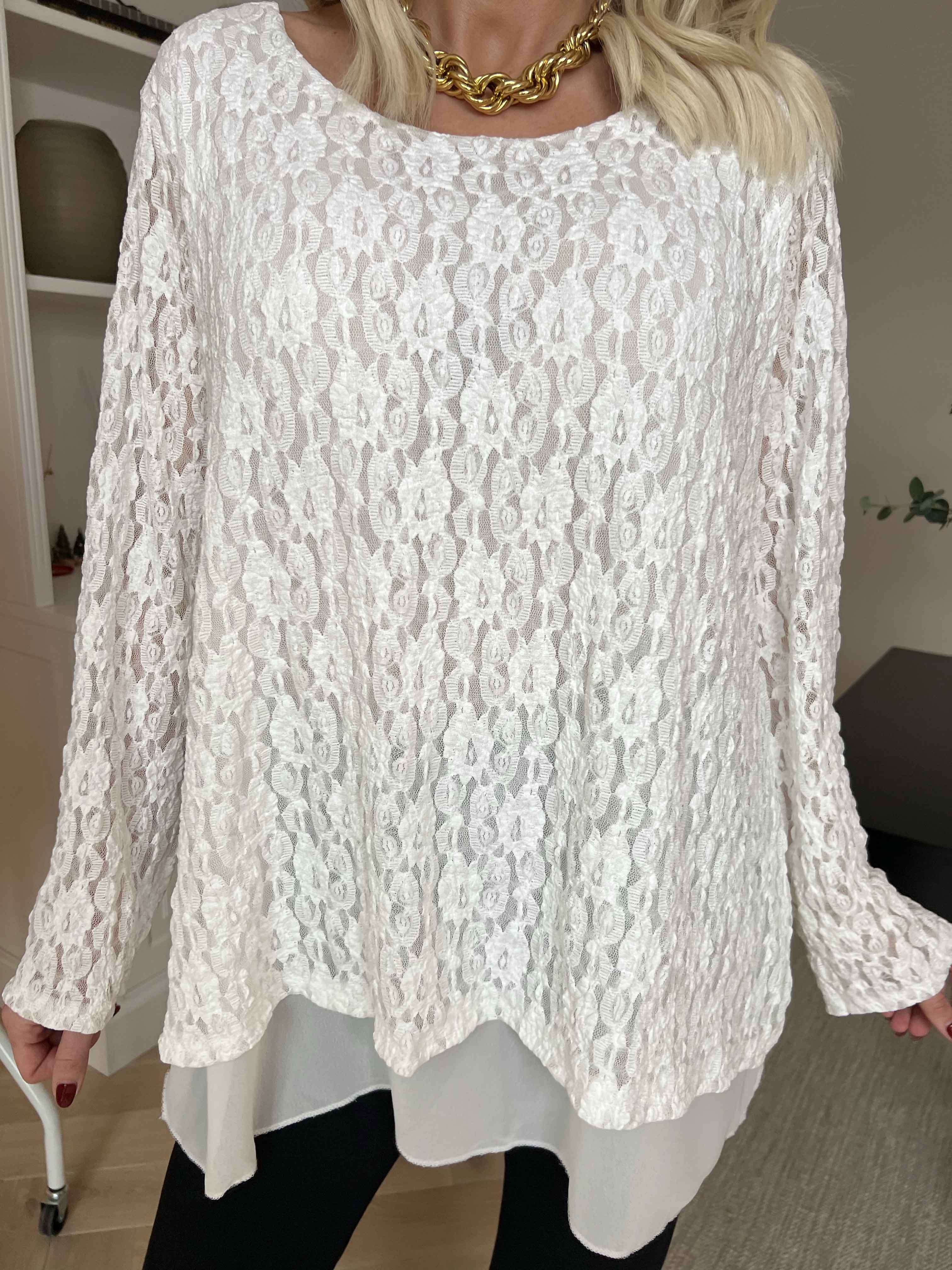 Candidas - Sød blondetunika med chiffonlag