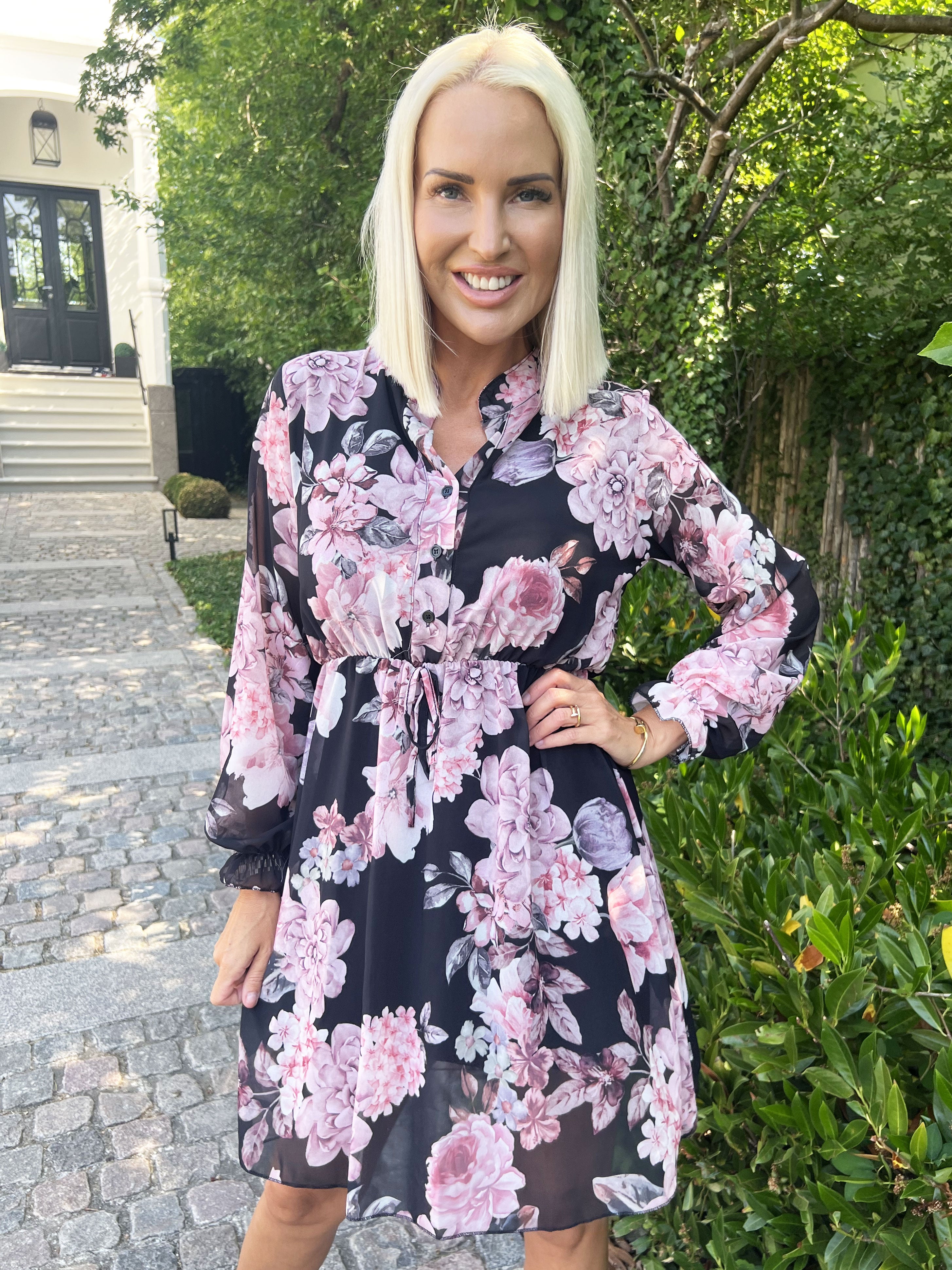 Caramella - Sød sommerkjole i chiffon med blomsterprint