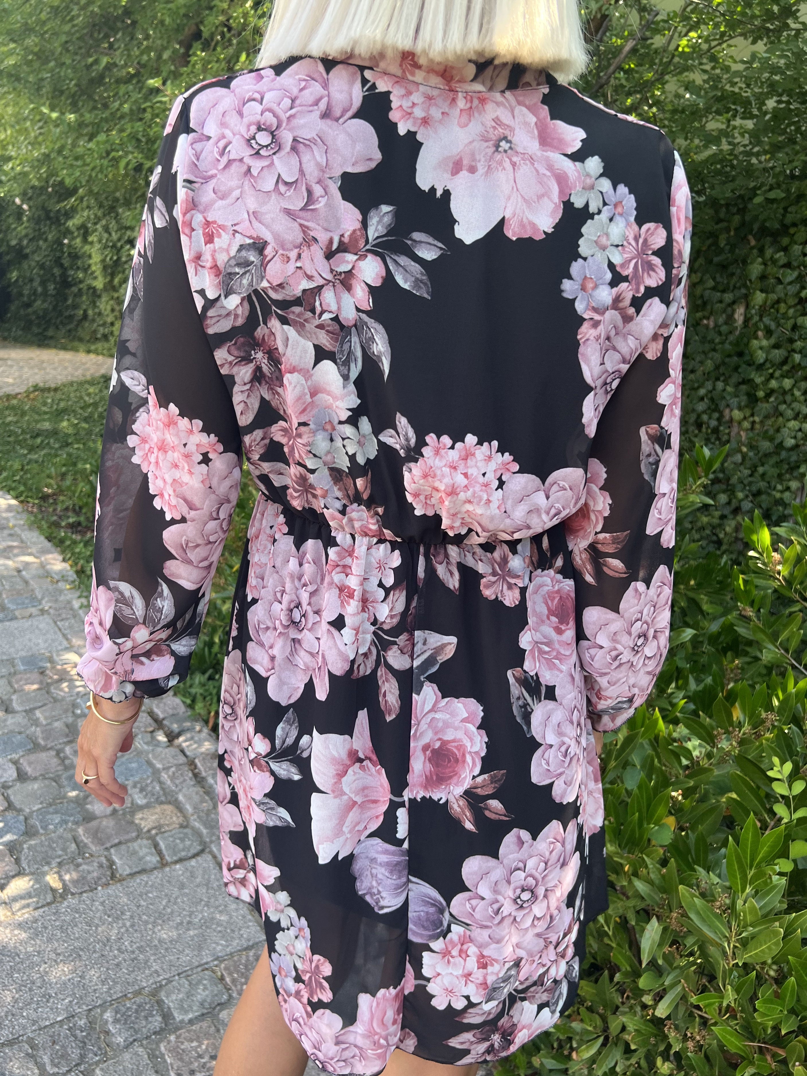 Caramella - Sød sommerkjole i chiffon med blomsterprint