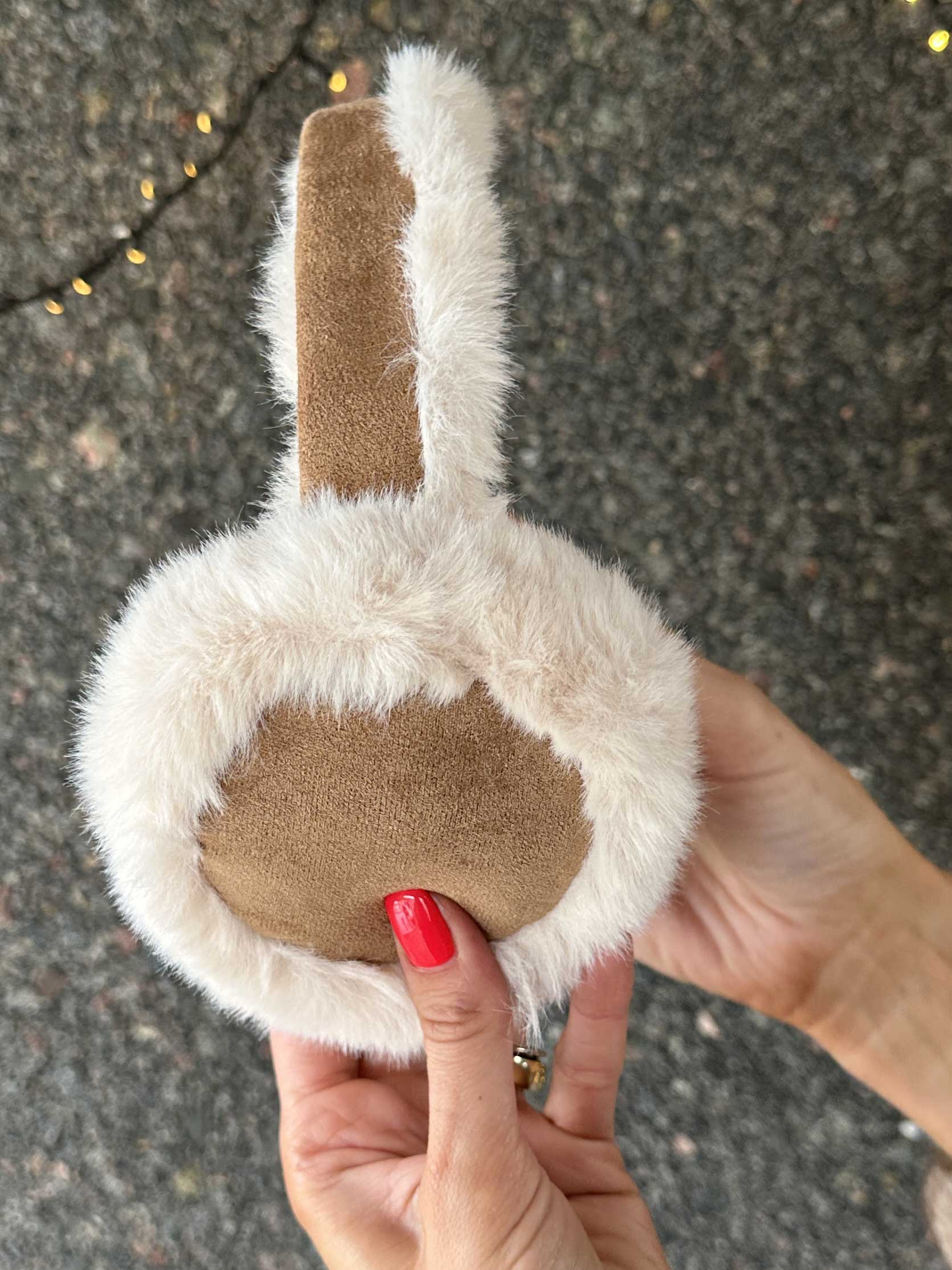 Carlita - Ørevarmere i ruskindslook med blød faux fur