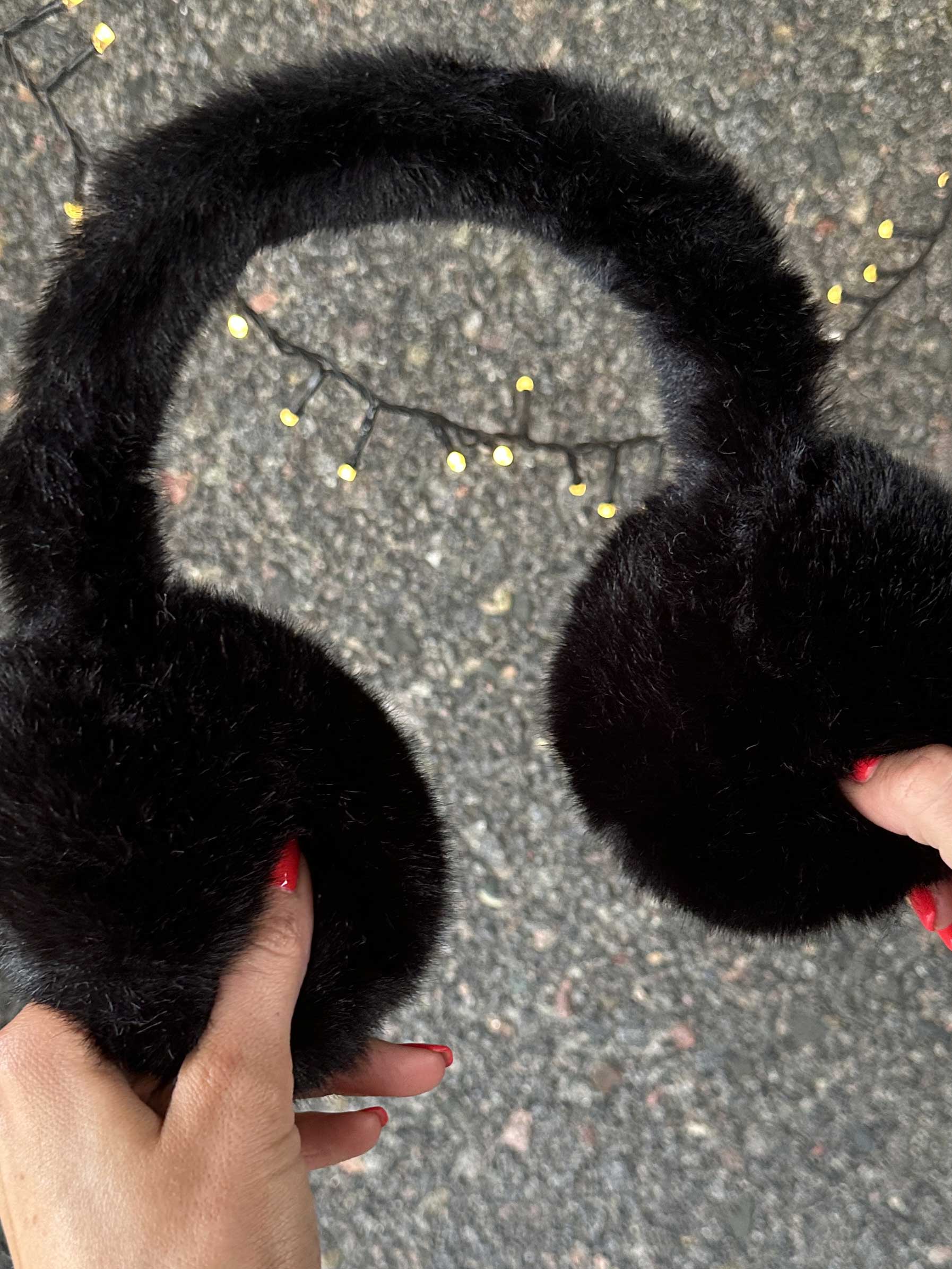 Carlita - Ørevarmere i ruskindslook med blød faux fur