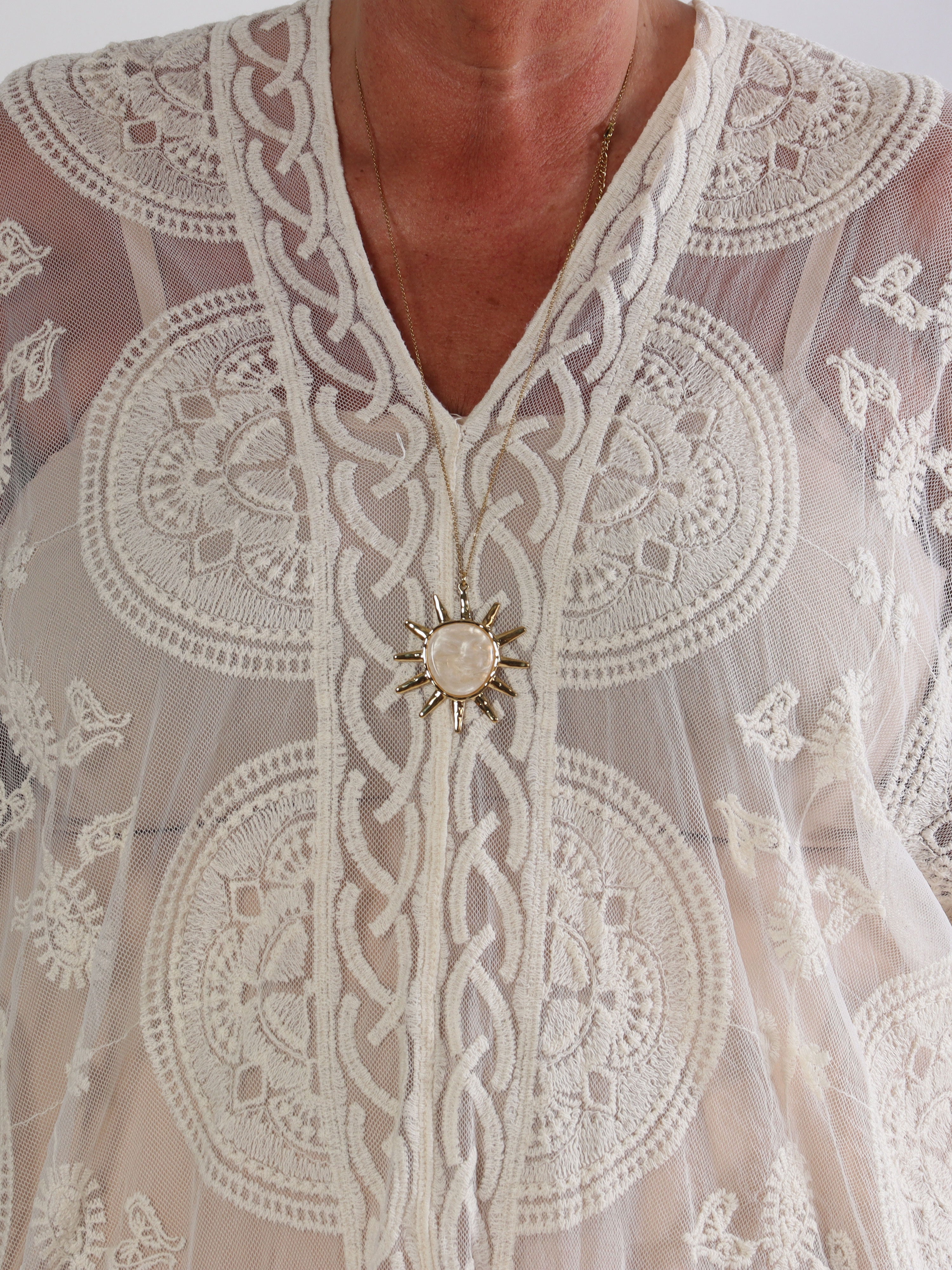 Carmela - Plus size semi-transparent tunikakjole med fine broderede detaljer