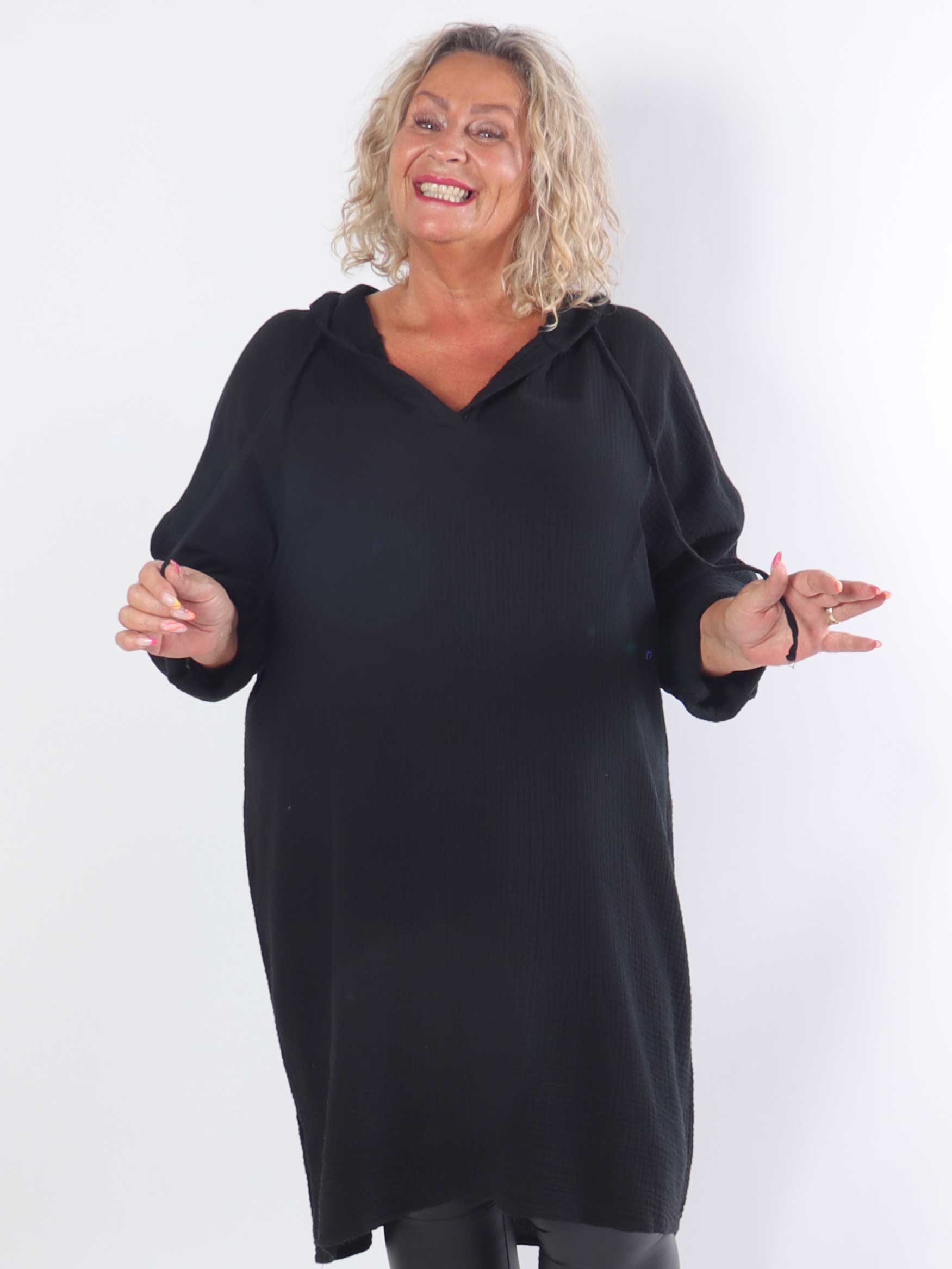 Caro - Blød plus size kjole i bomuld med hætte