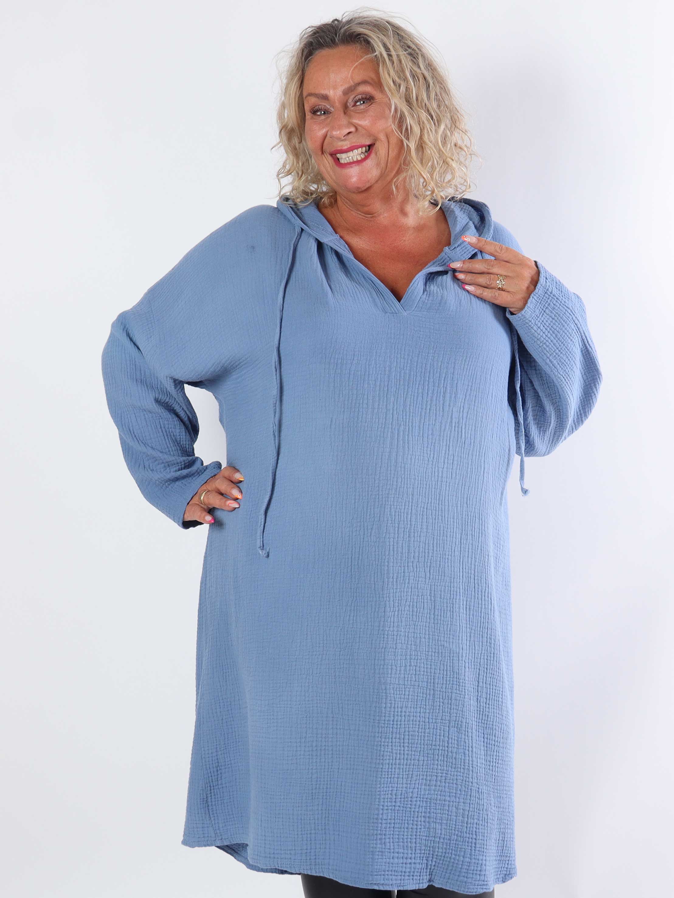 Caro - Blød plus size kjole i bomuld med hætte
