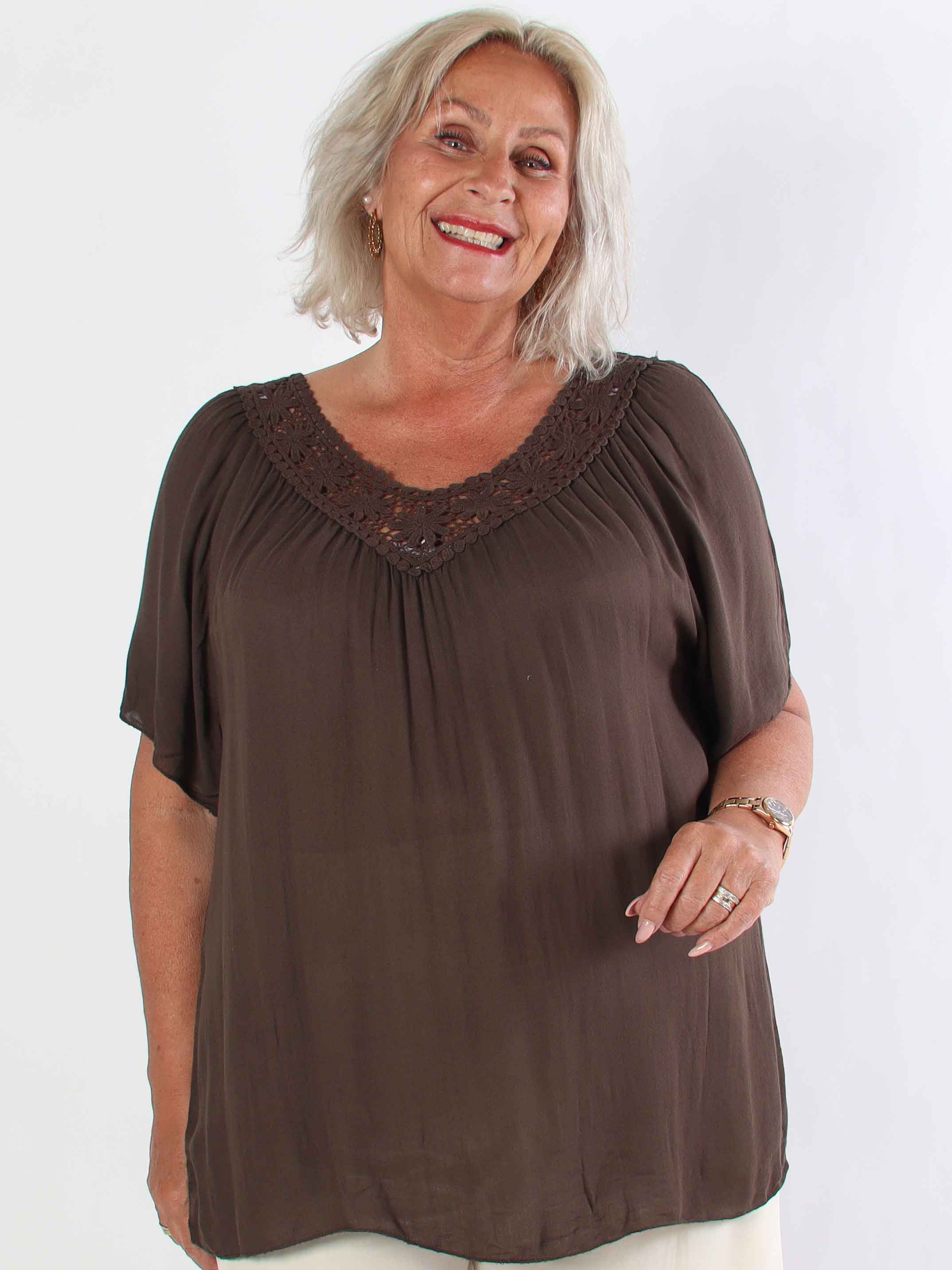 Cassandra - Sød let tunika i viskose med broderet udskæring