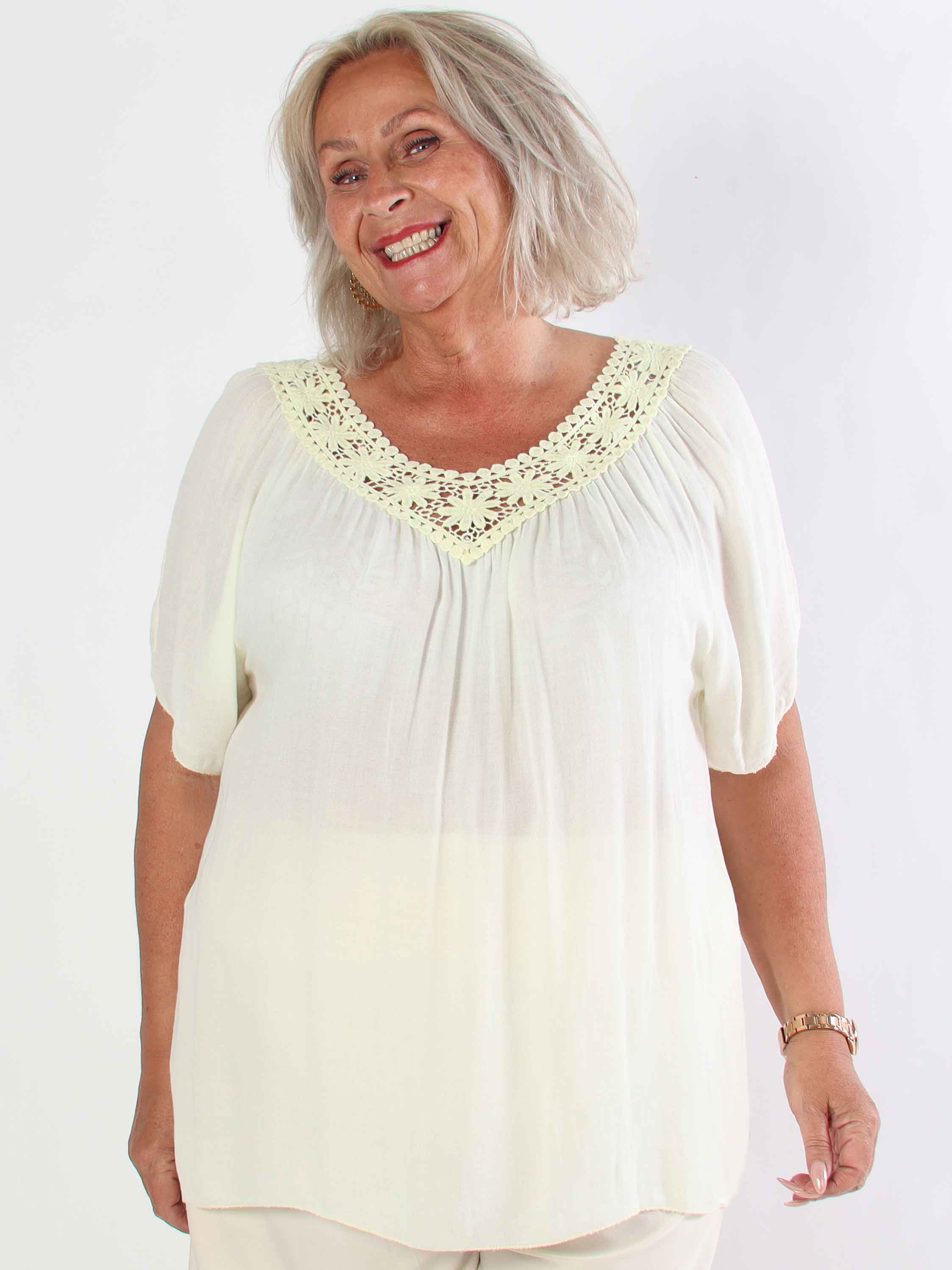 Cassandra - Sød let tunika i viskose med broderet udskæring