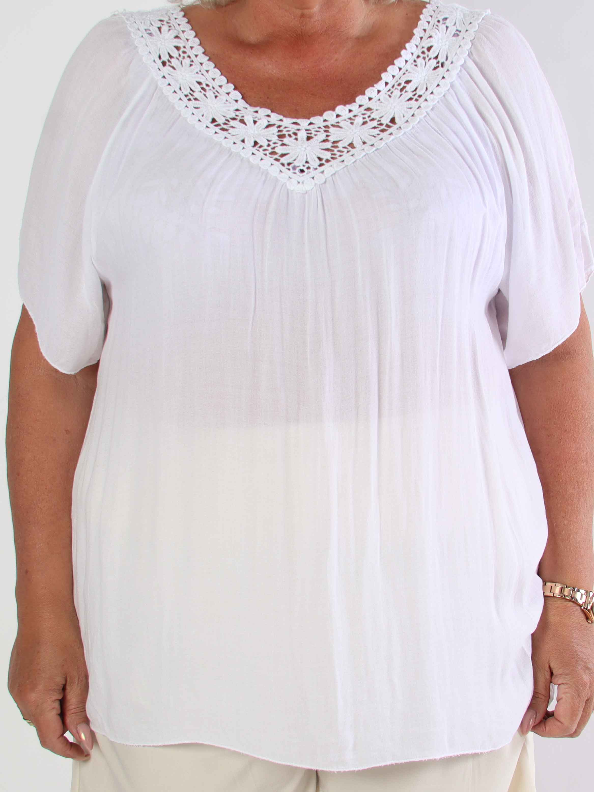 Cassandra - Sød let tunika i viskose med broderet udskæring