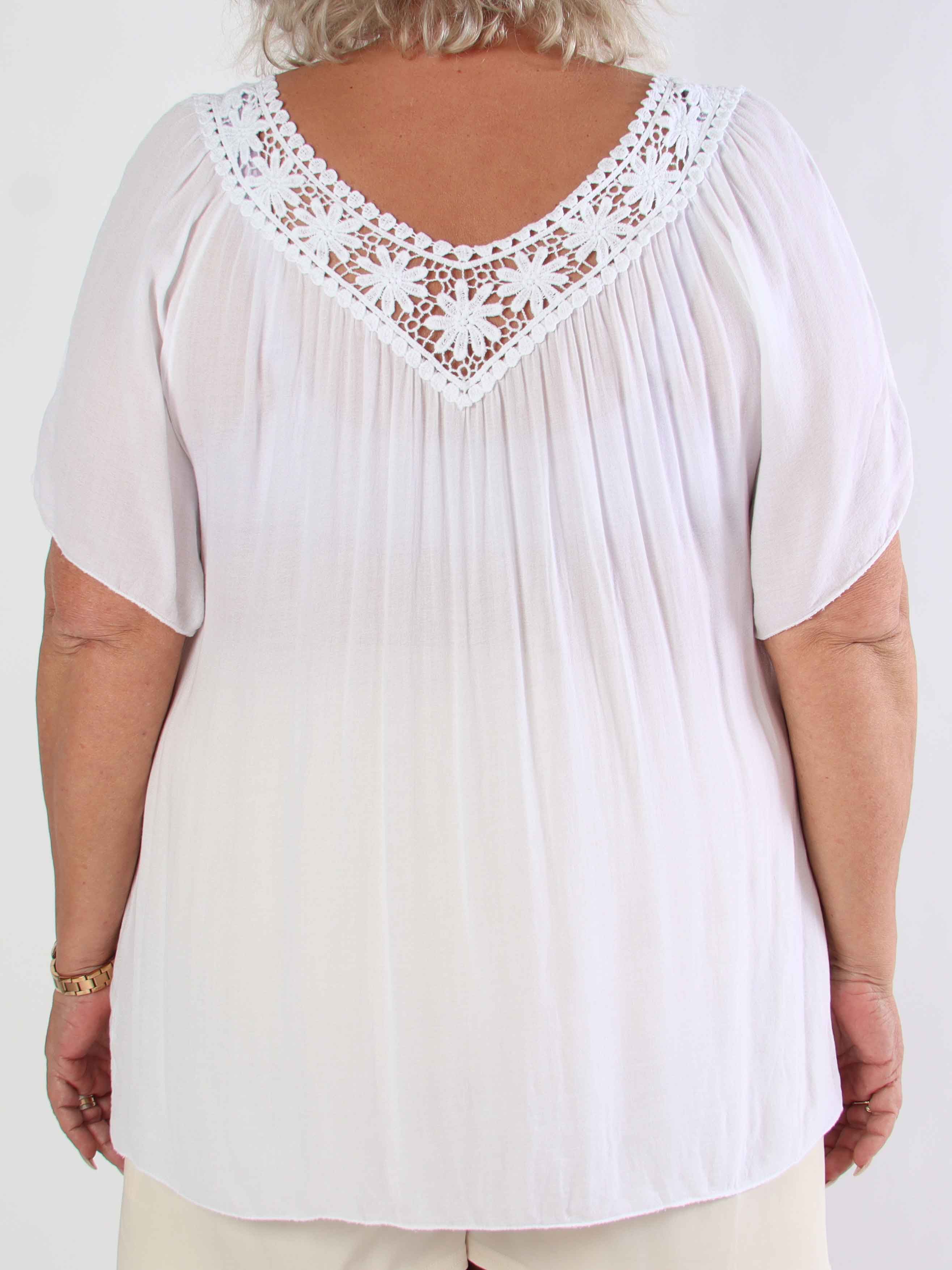 Cassandra - Sød let tunika i viskose med broderet udskæring