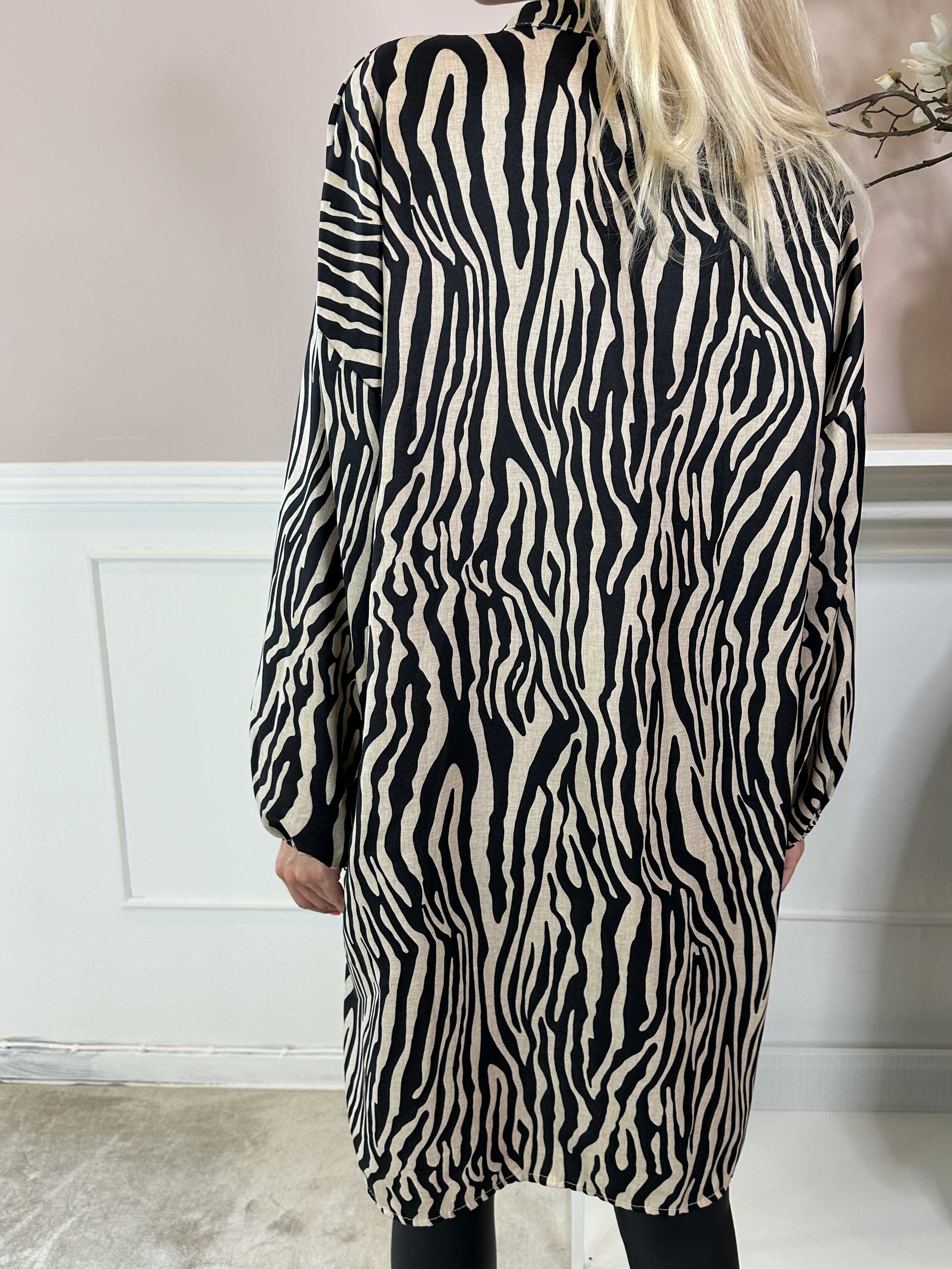 Cassia Animal - Tunikakjole med flæser ved brystet