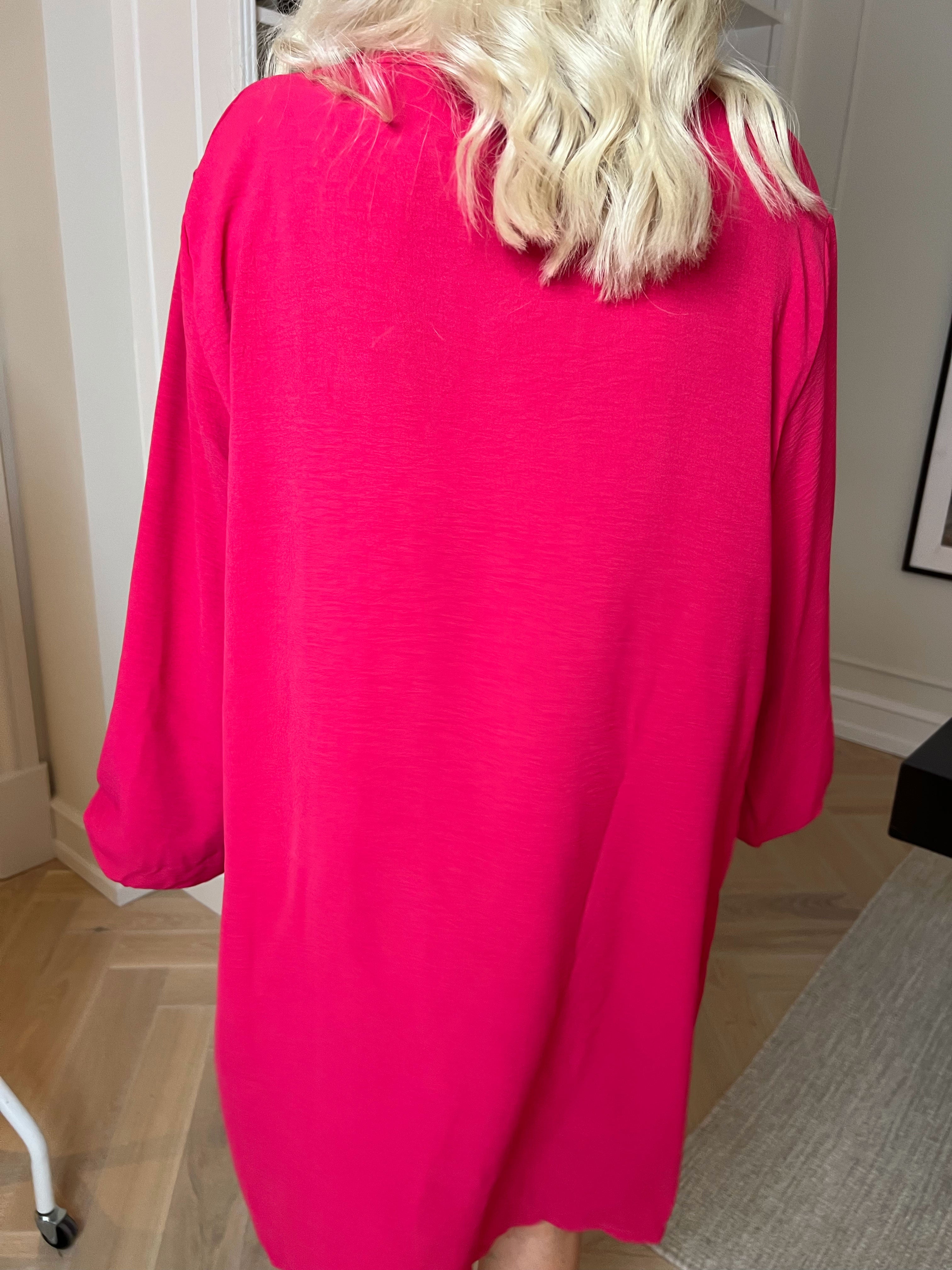 Catalina - Sød tunikakjole i viskose med flæser og sløjfer