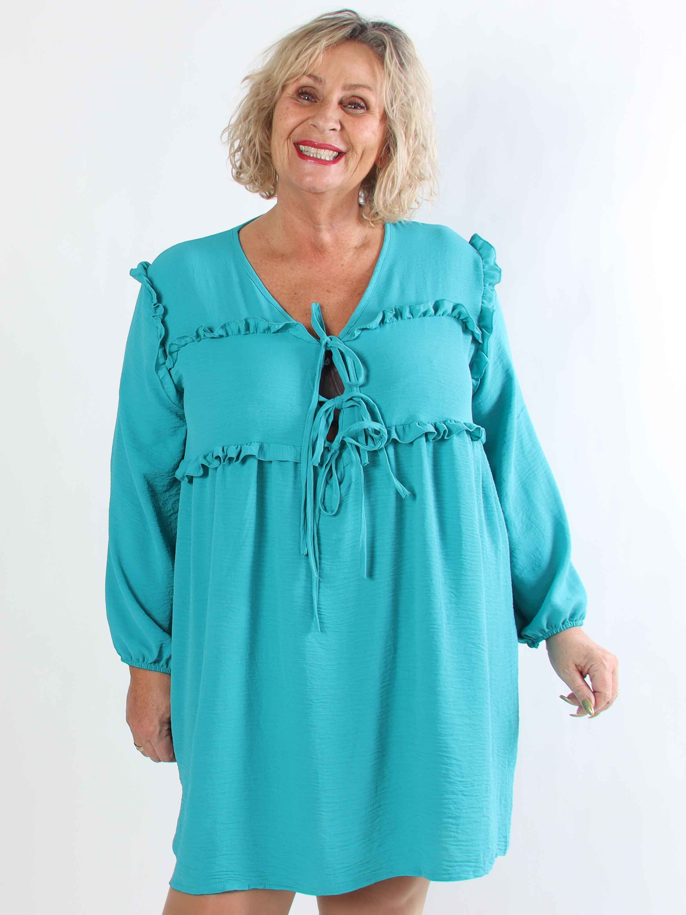 Catalina - Plus size tunikakjole i viskose med flæser og sløjfer