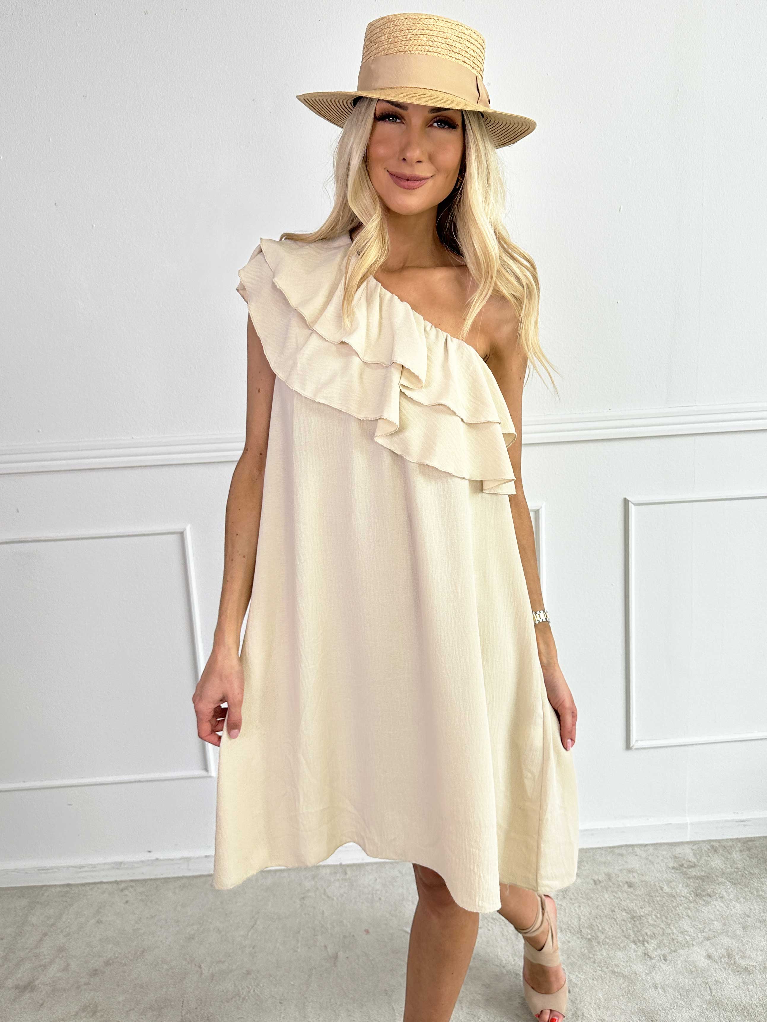 Catelyn - Sød one shoulder kjole med flæser