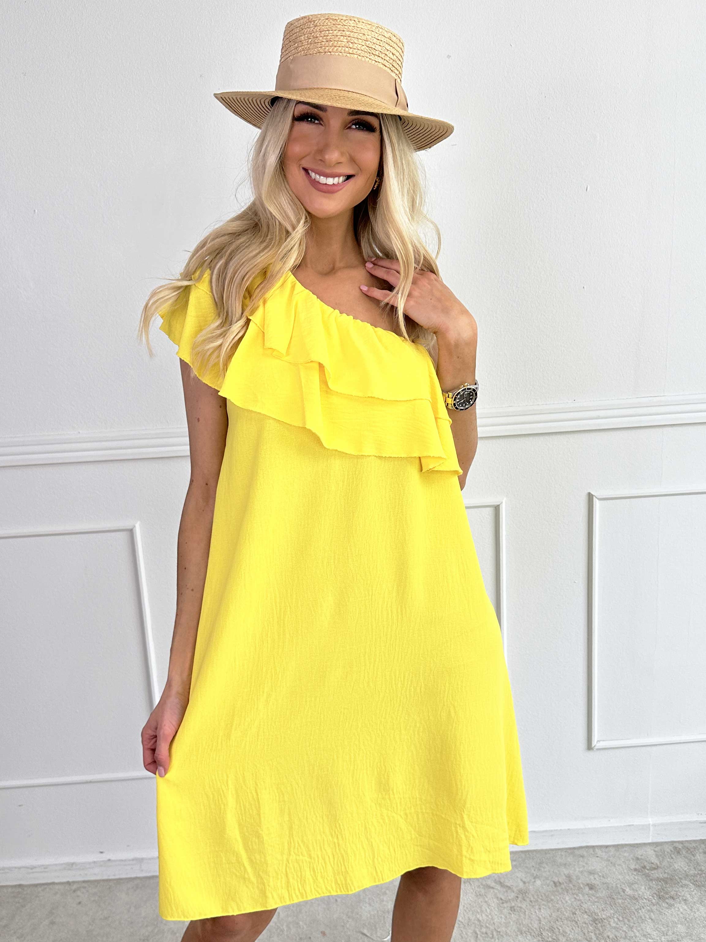 Catelyn - Sød one shoulder kjole med flæser