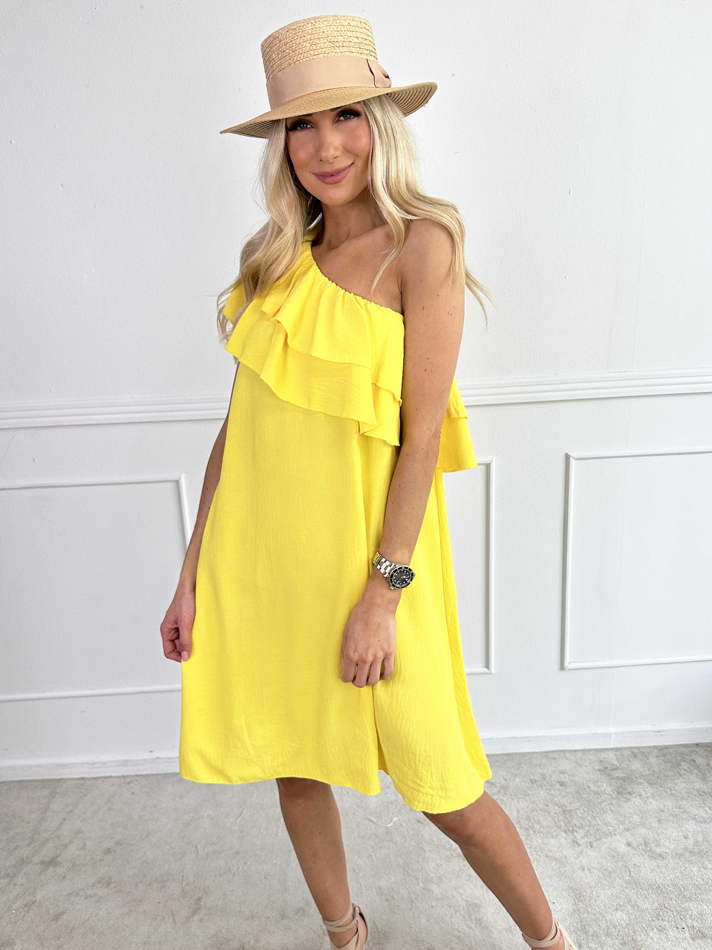 Catelyn - Sød one shoulder kjole med flæser