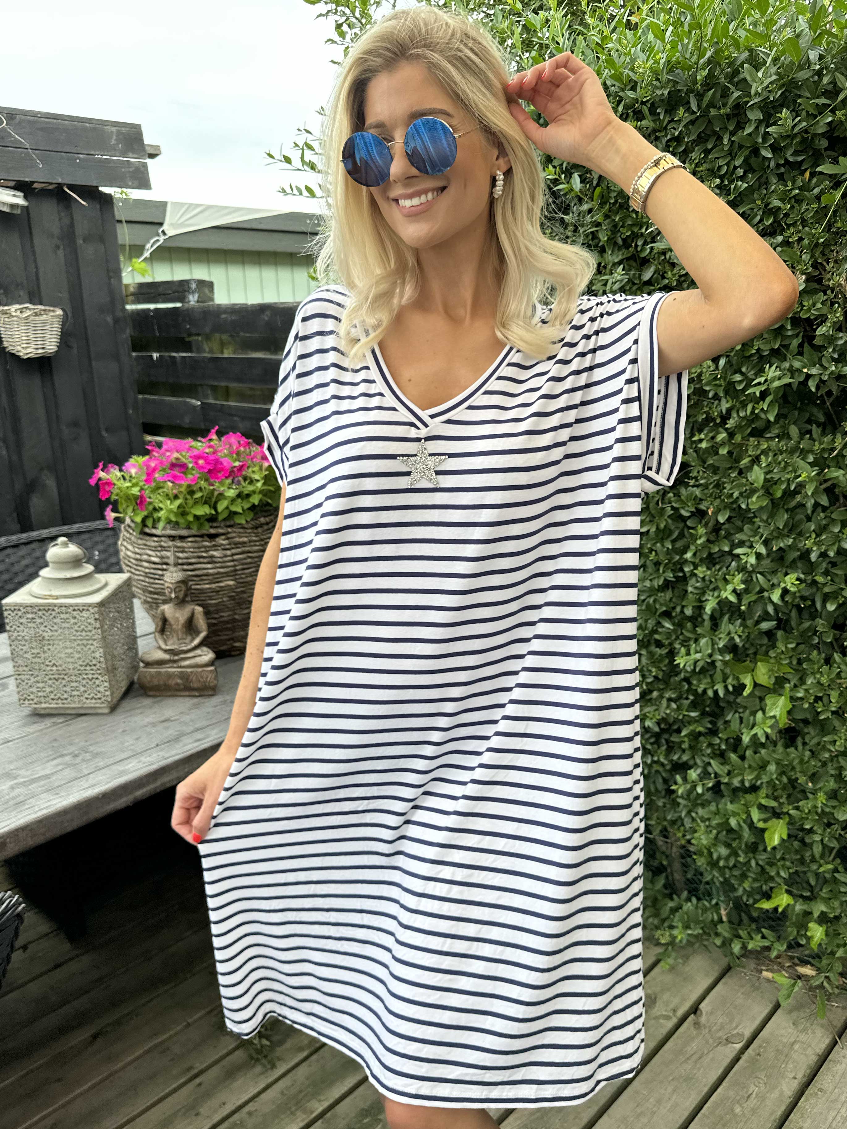 Cath - Sød t-shirt kjole i viskose med sølv stjerne