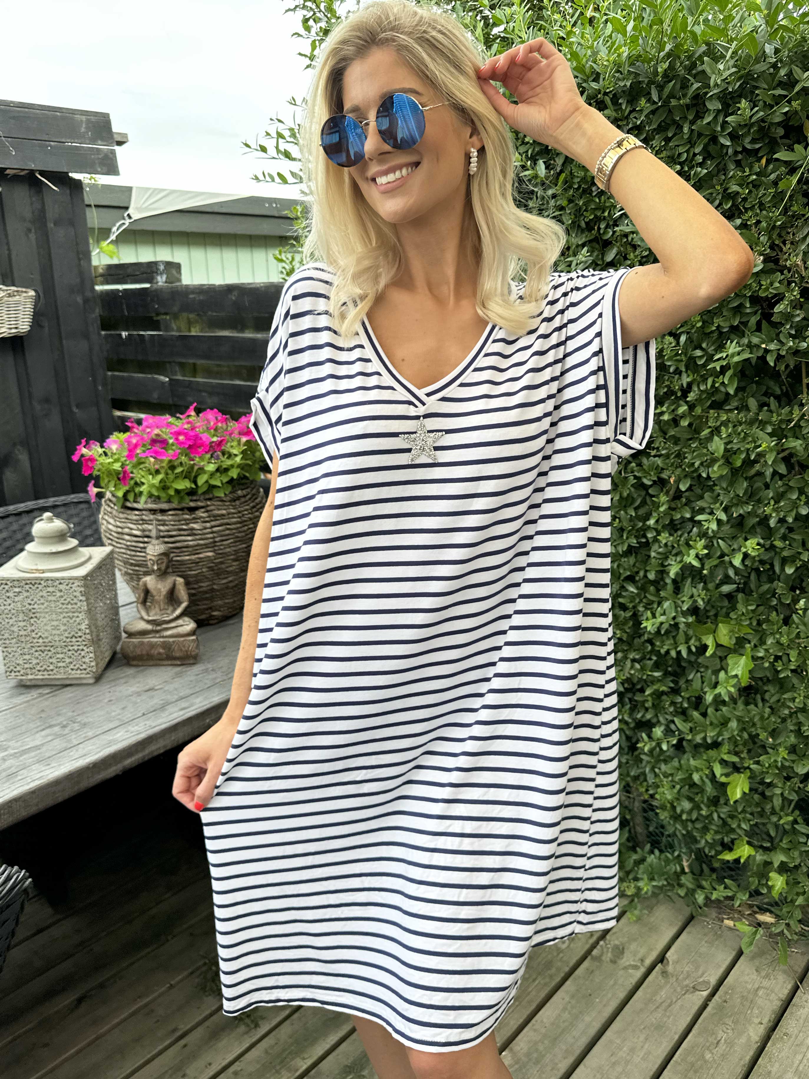 Cath - Sød t-shirt kjole i viskose med sølv stjerne