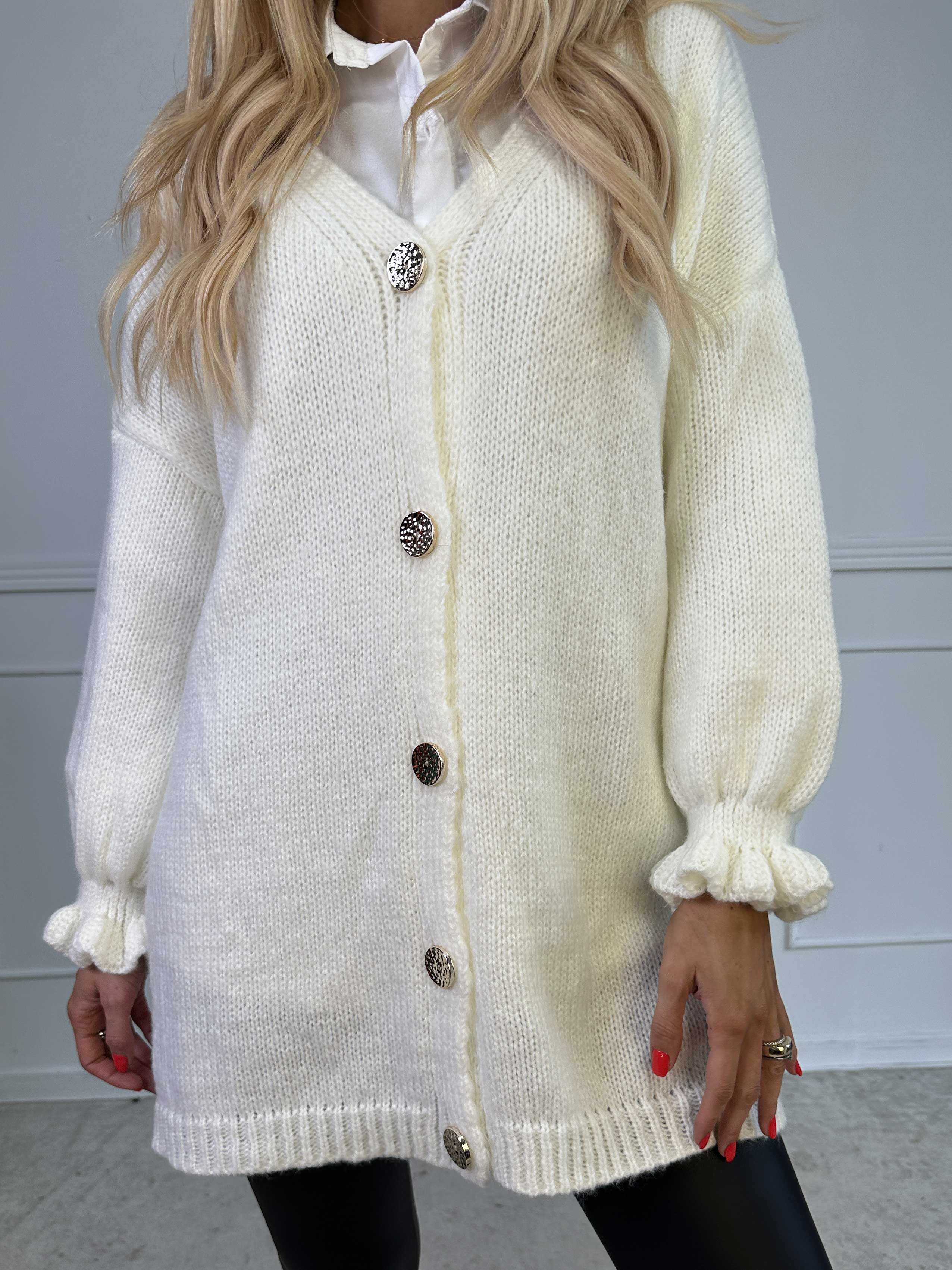 Celeste - Strikcardigan med guld knapper og søde flæseærmer