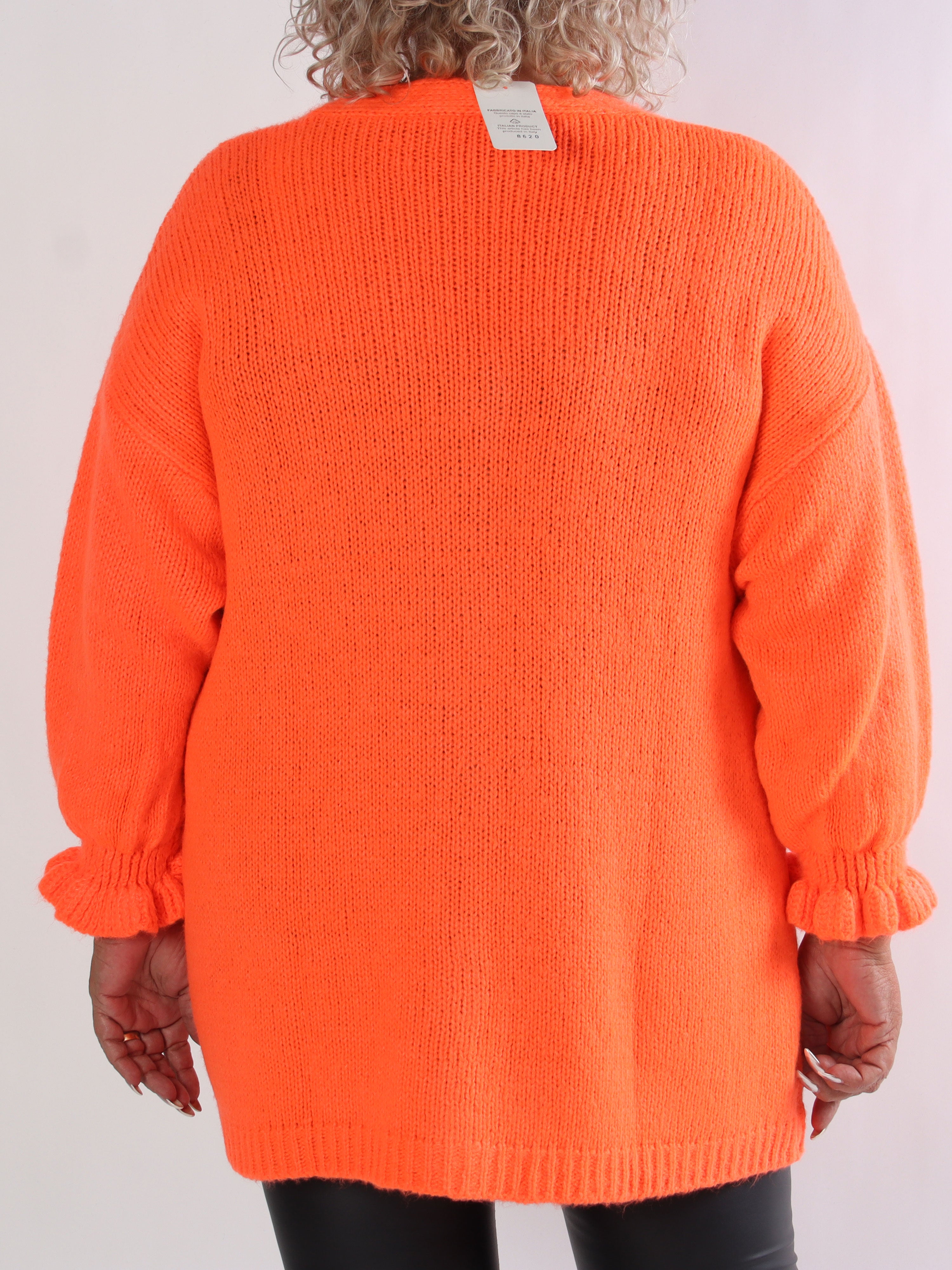 Celeste - Plus size strikcardigan med guld knapper og flæseærmer