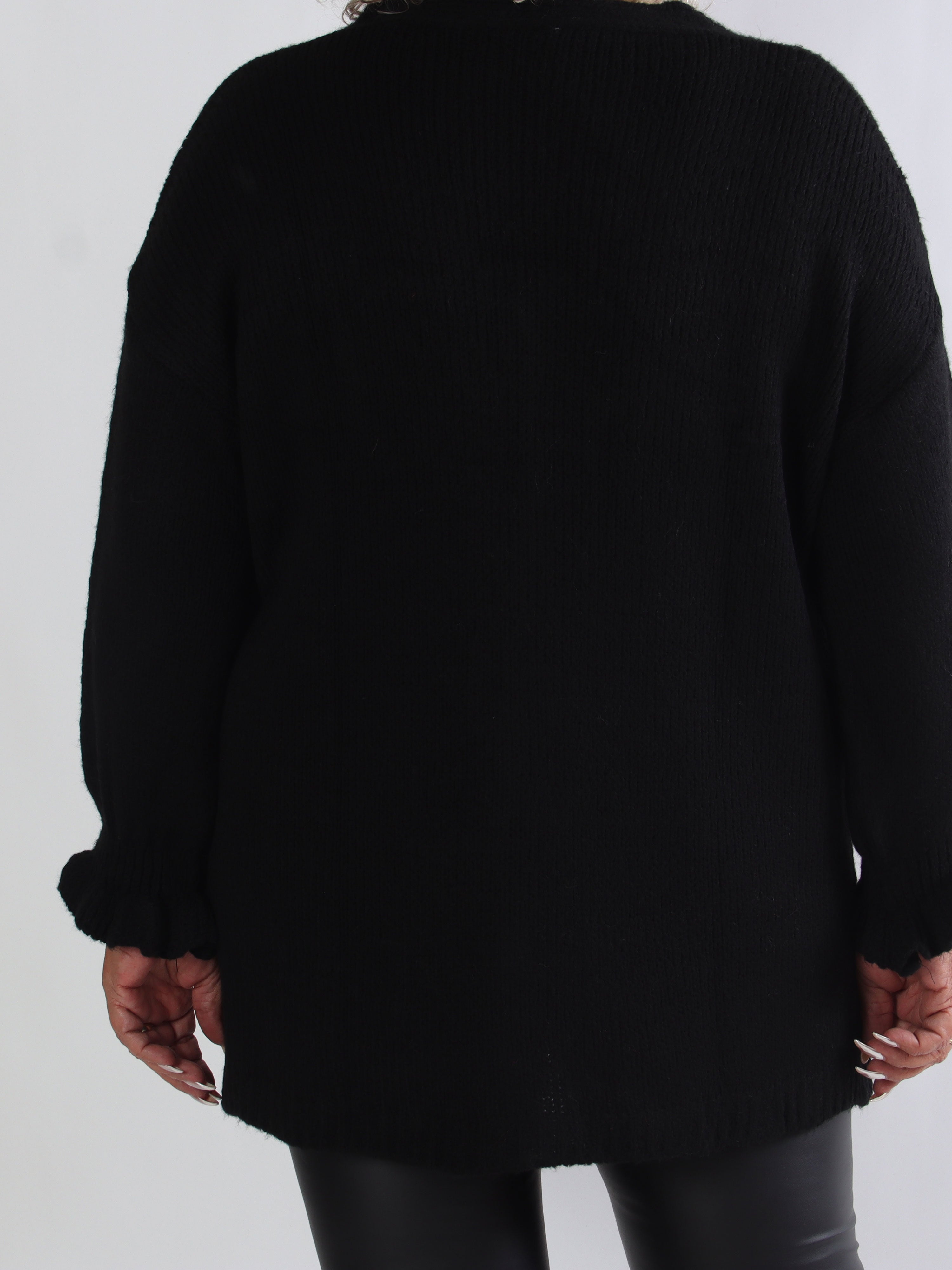 Celeste - Plus size strikcardigan med guld knapper og flæseærmer