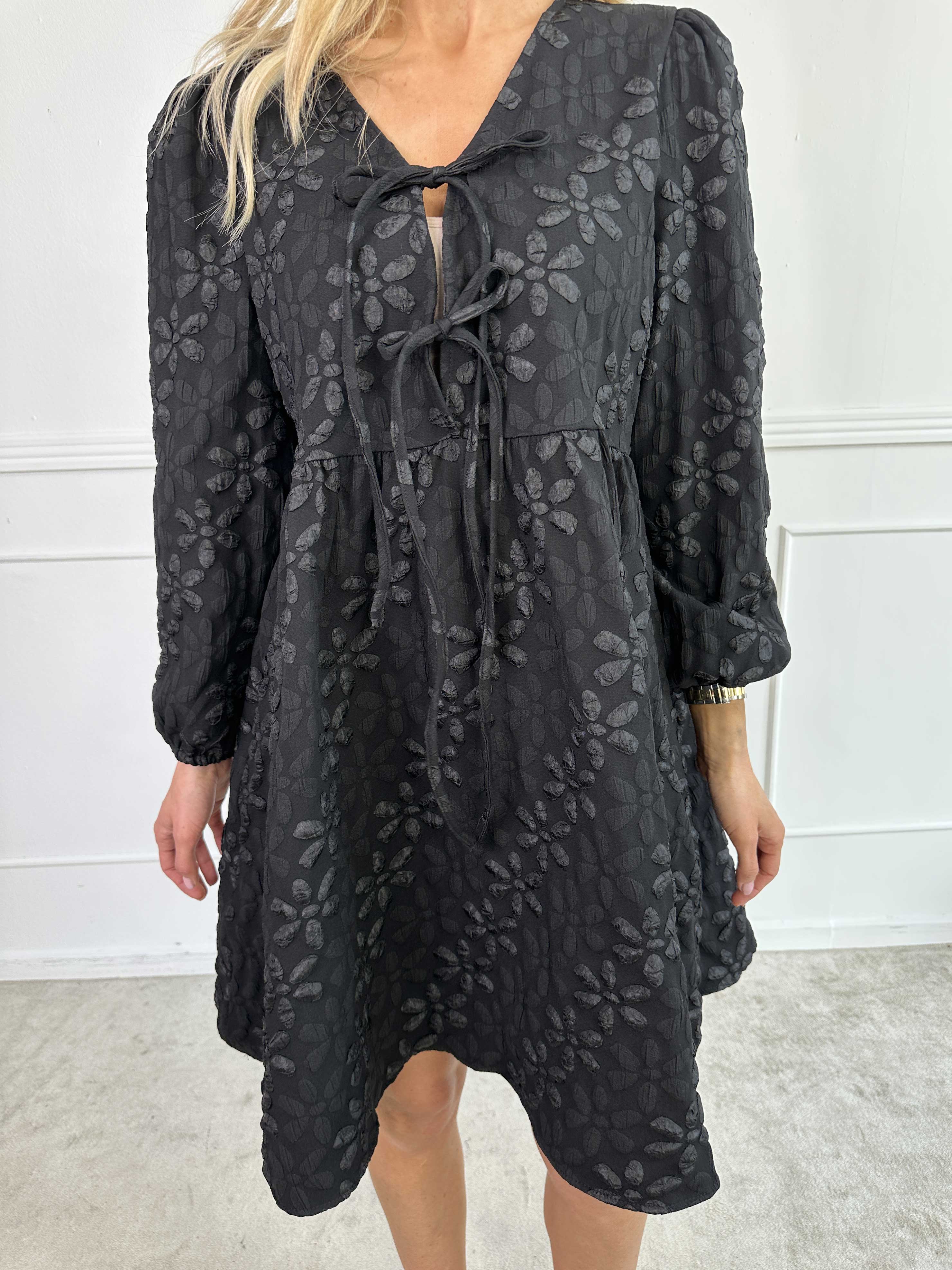 Cersei - Sød kjole med blomster og sløjfer