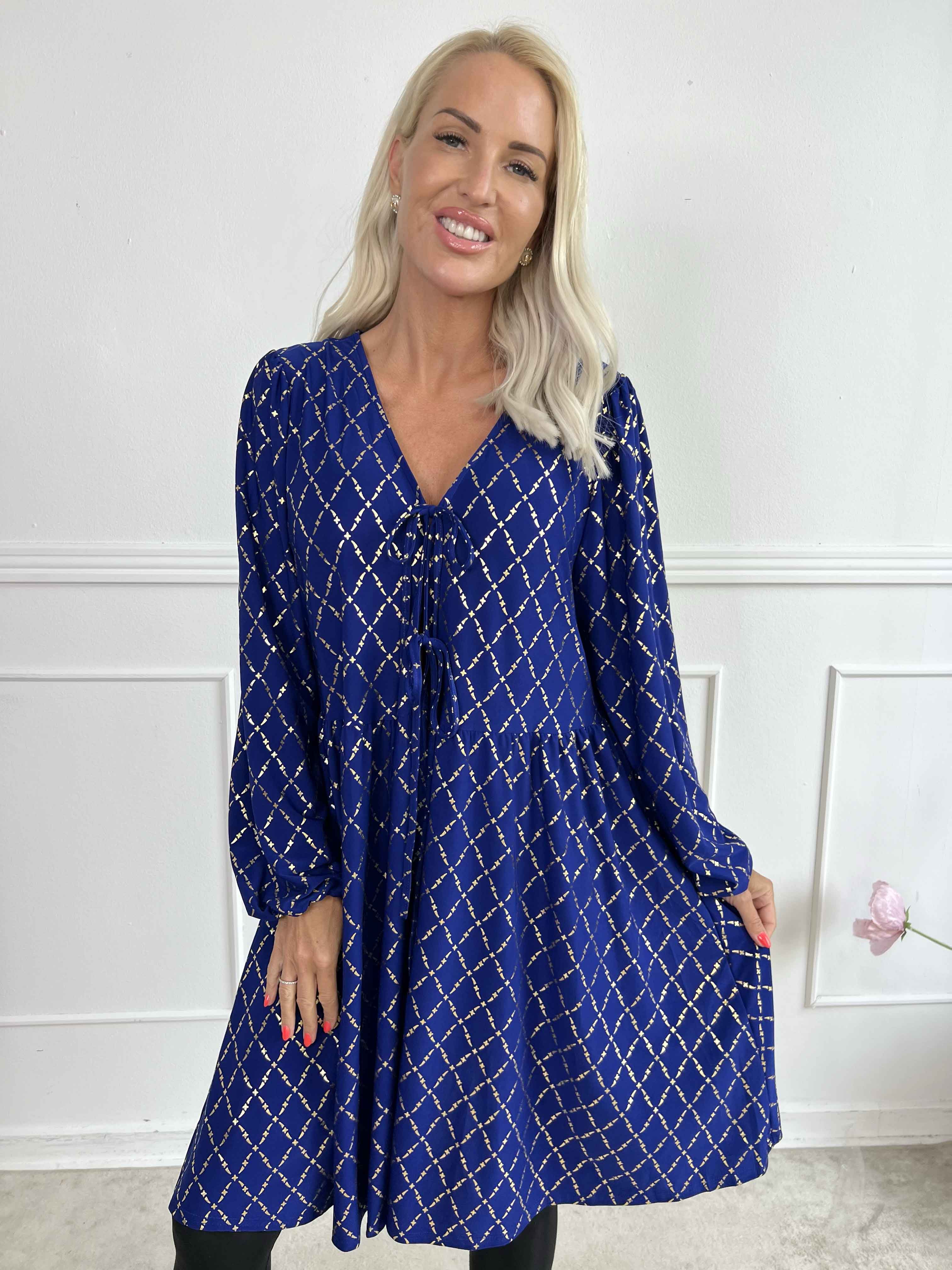 Cersei Gold Check - Babydoll kjole med guldprint og sløjfer