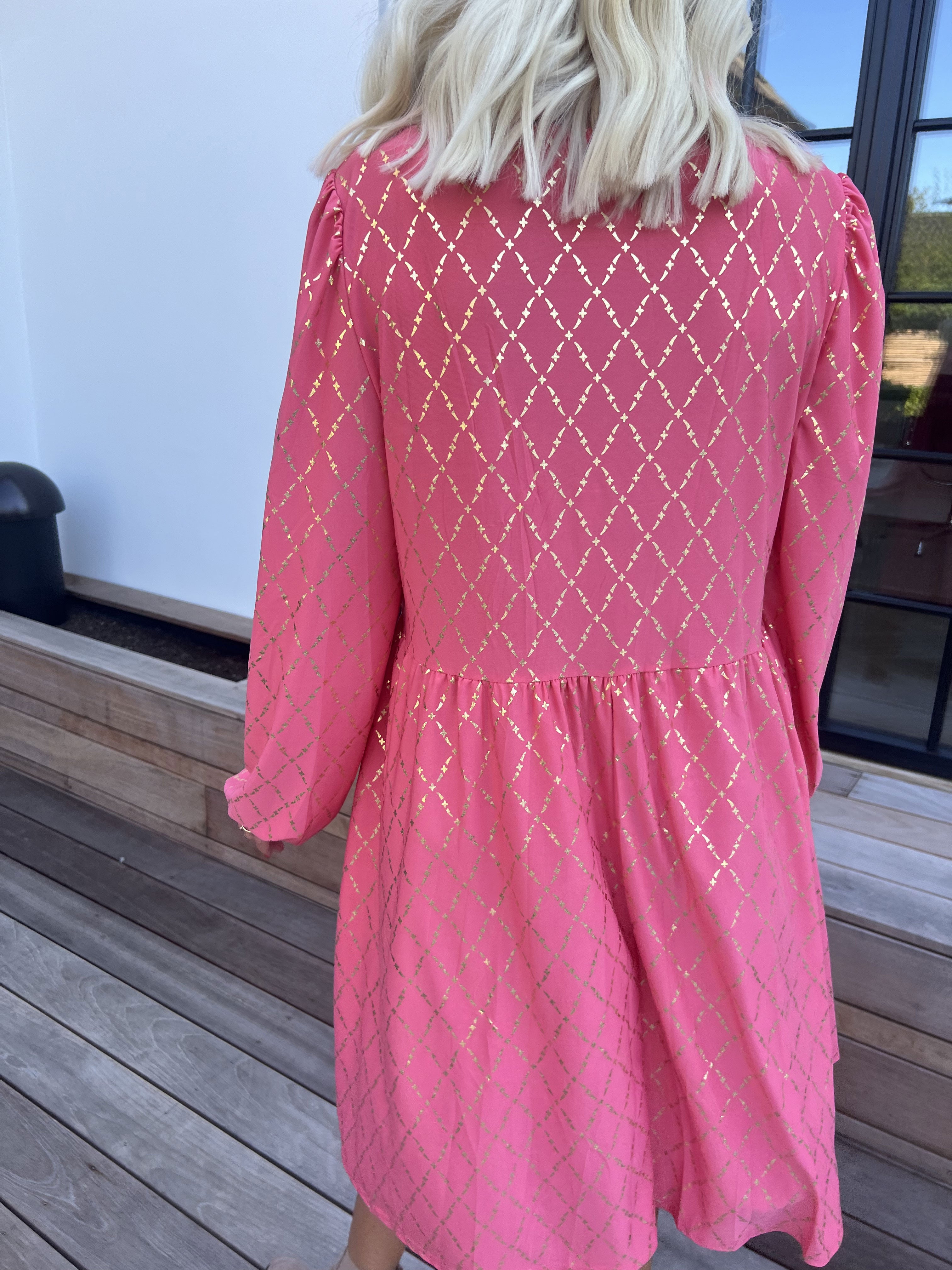 Cersei Gold Check - Babydoll kjole med guldprint og sløjfer