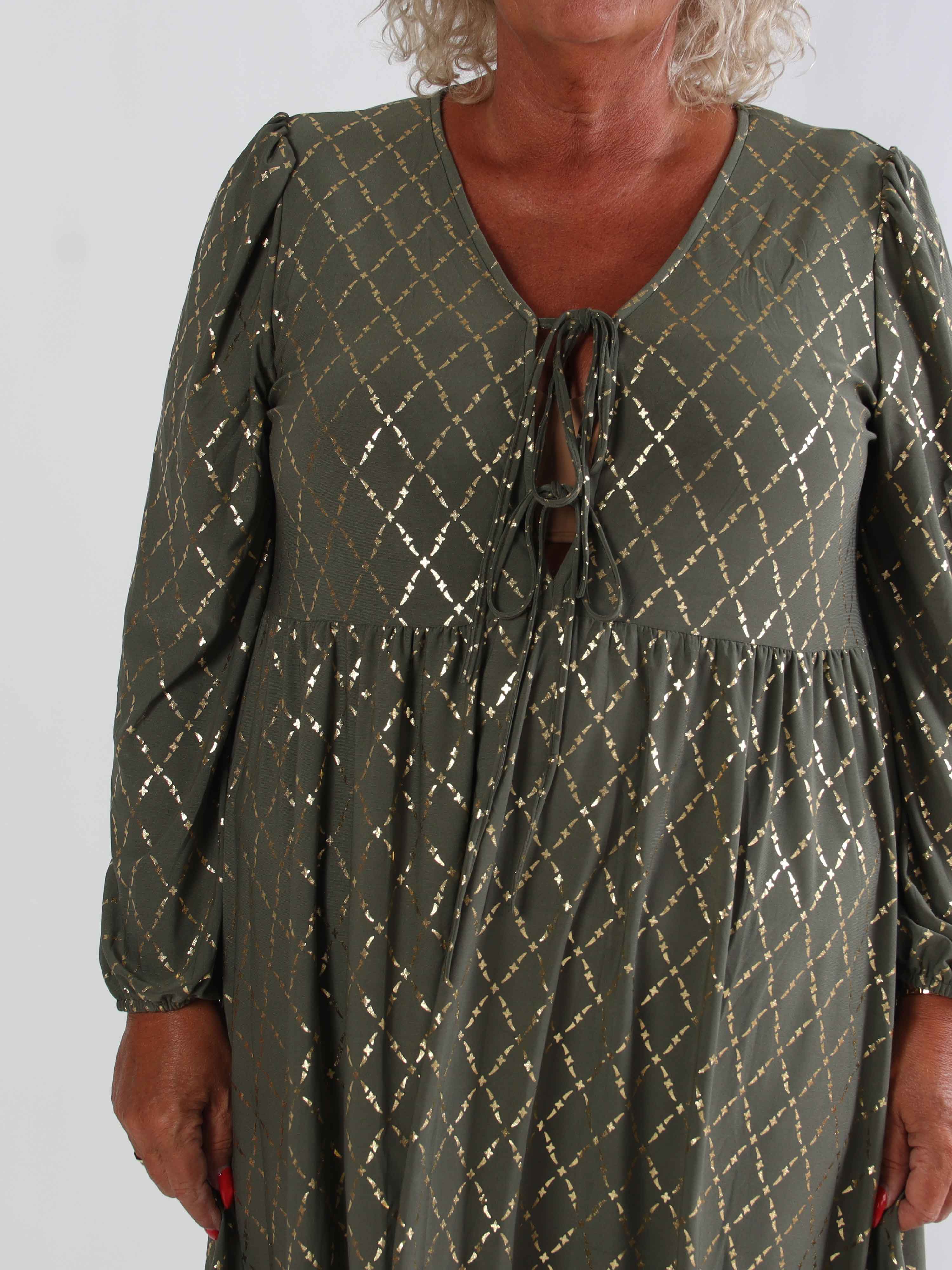 Cersei Gold Check - Plus size babydoll kjole med guldprint og sløjfer