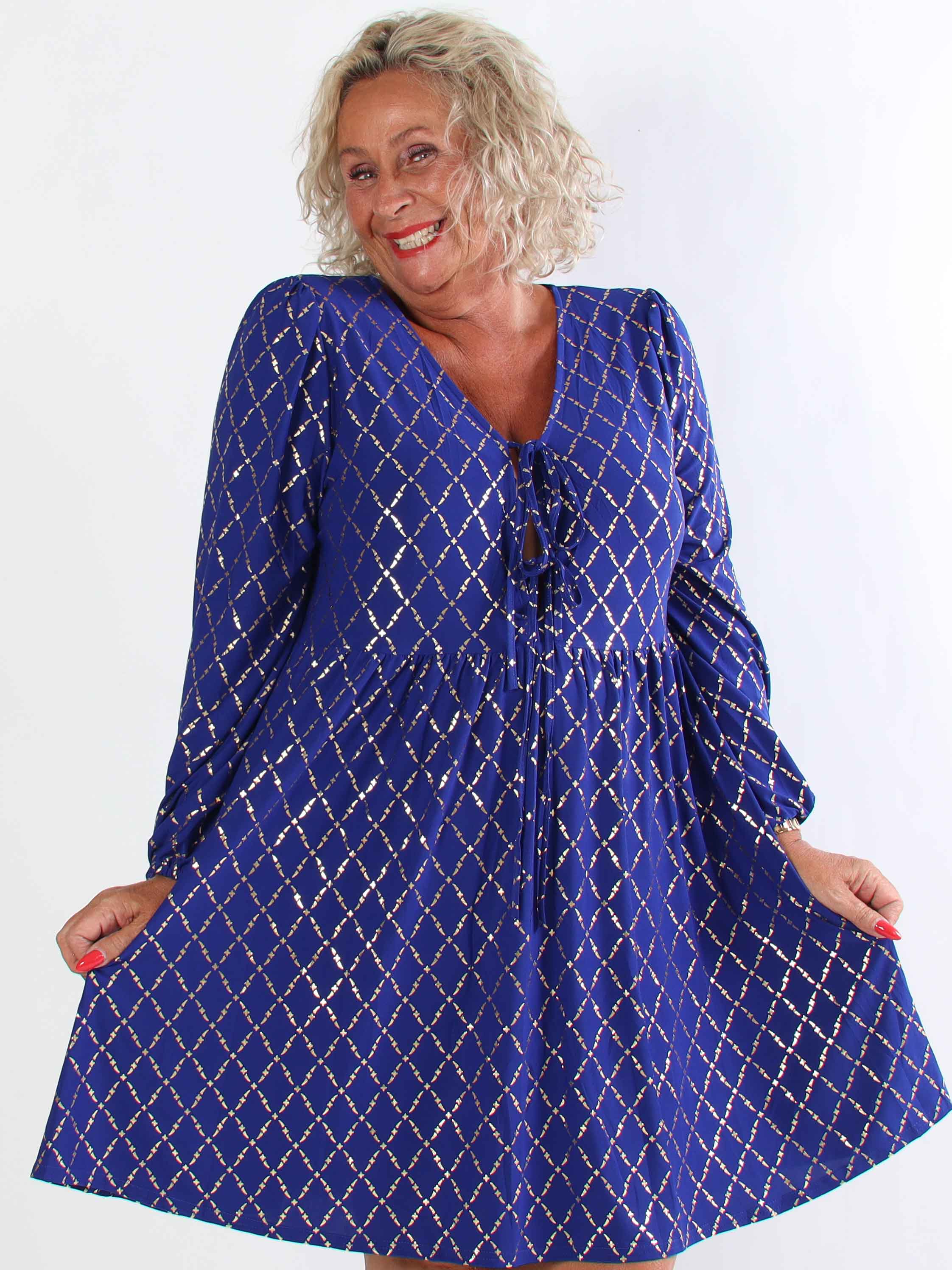 Cersei Gold Check - Plus size babydoll kjole med guldprint og sløjfer