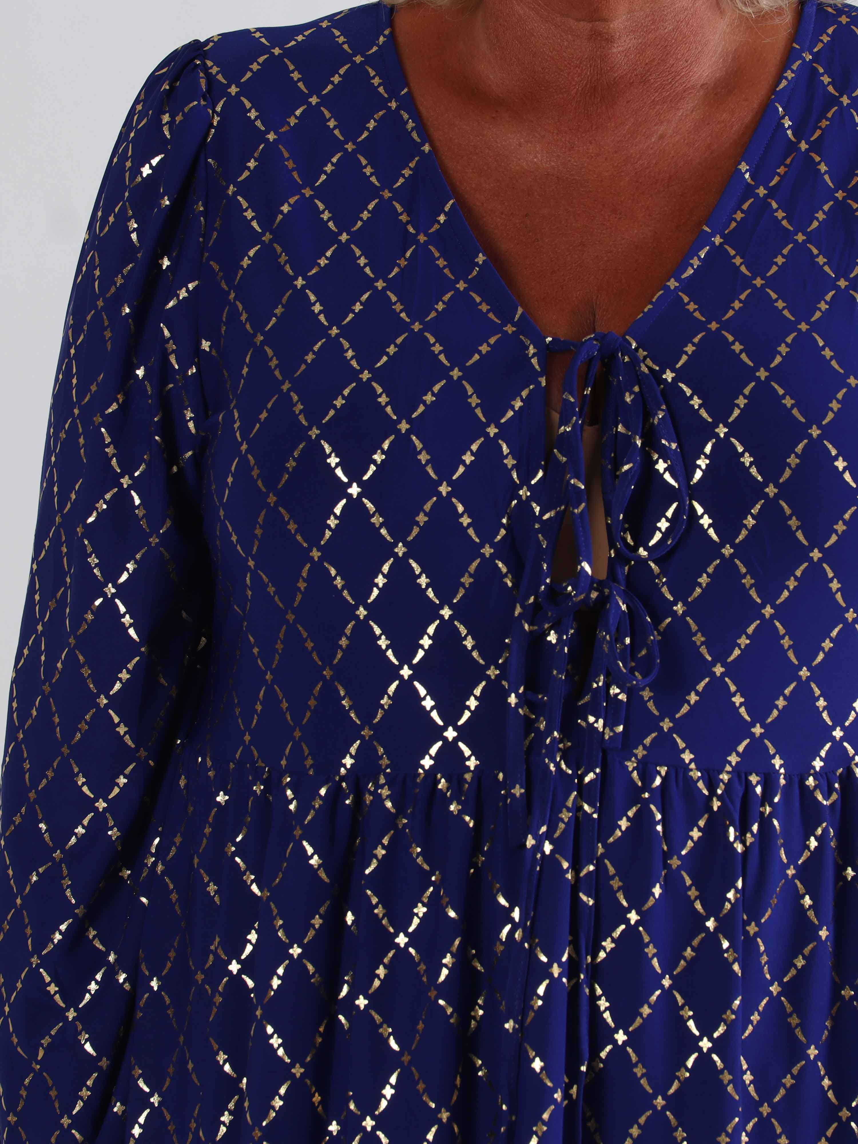 Cersei Gold Check - Plus size babydoll kjole med guldprint og sløjfer