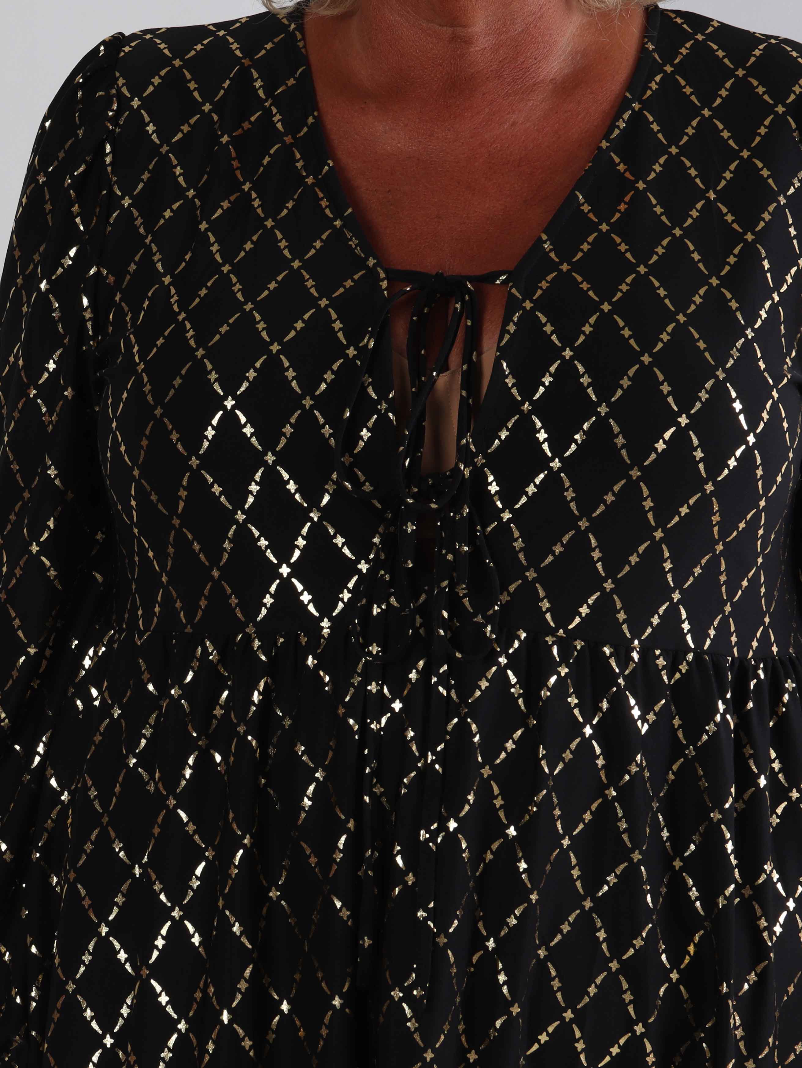 Cersei Gold Check - Plus size babydoll kjole med guldprint og sløjfer