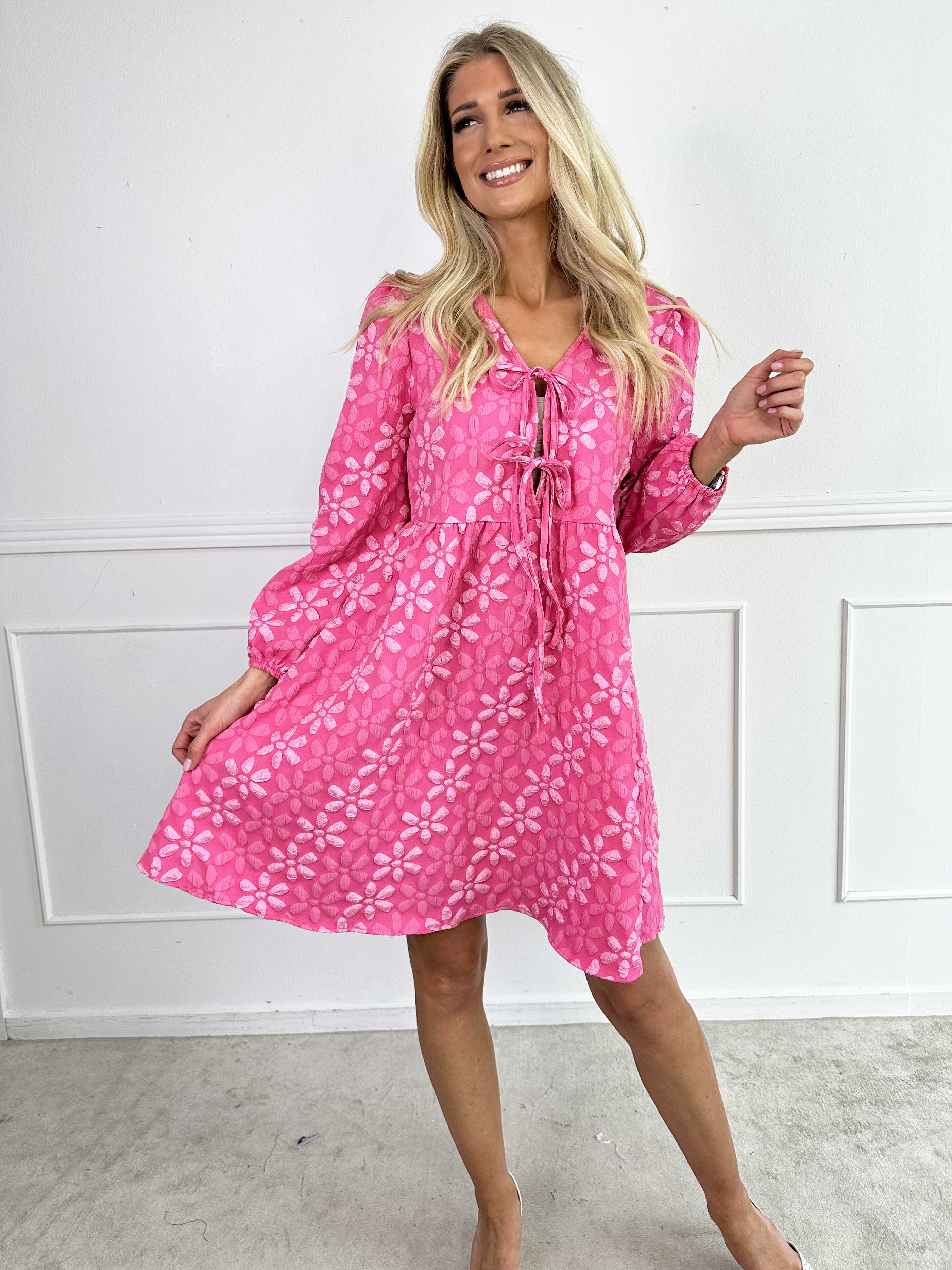 Cersei - Sød kjole med blomster og sløjfer