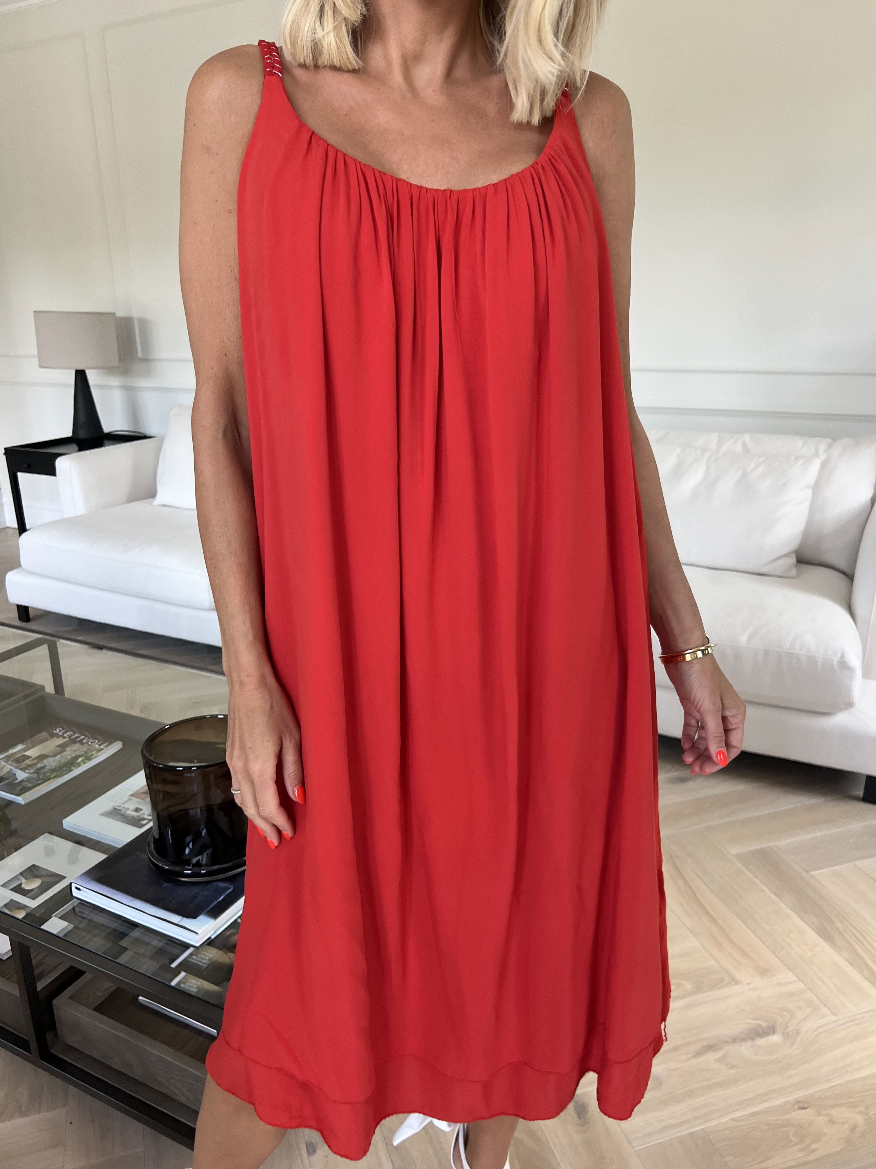 Chalkis - Kjole i blød viskose med flettet stropper