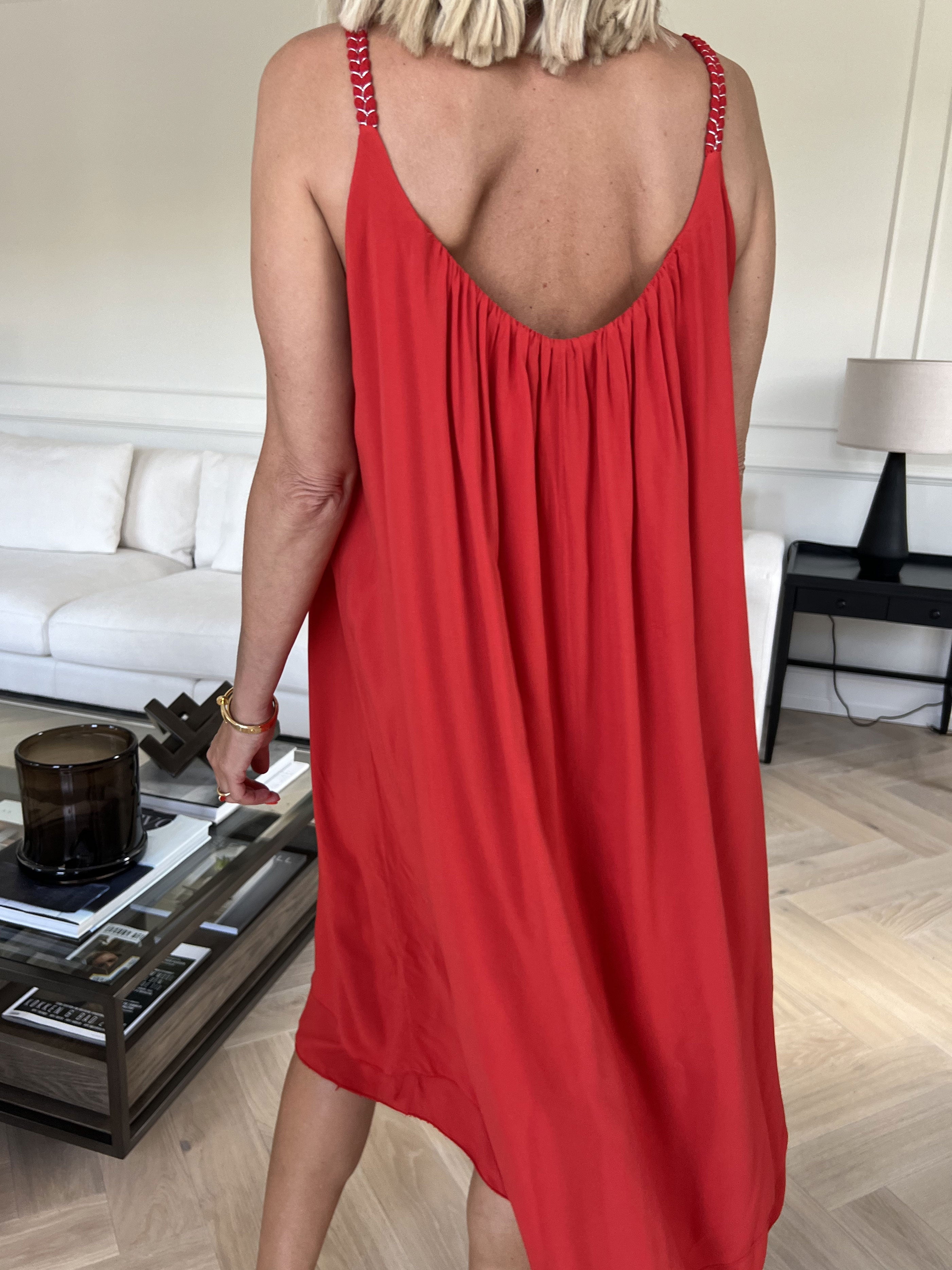 Chalkis - Kjole i blød viskose med flettet stropper