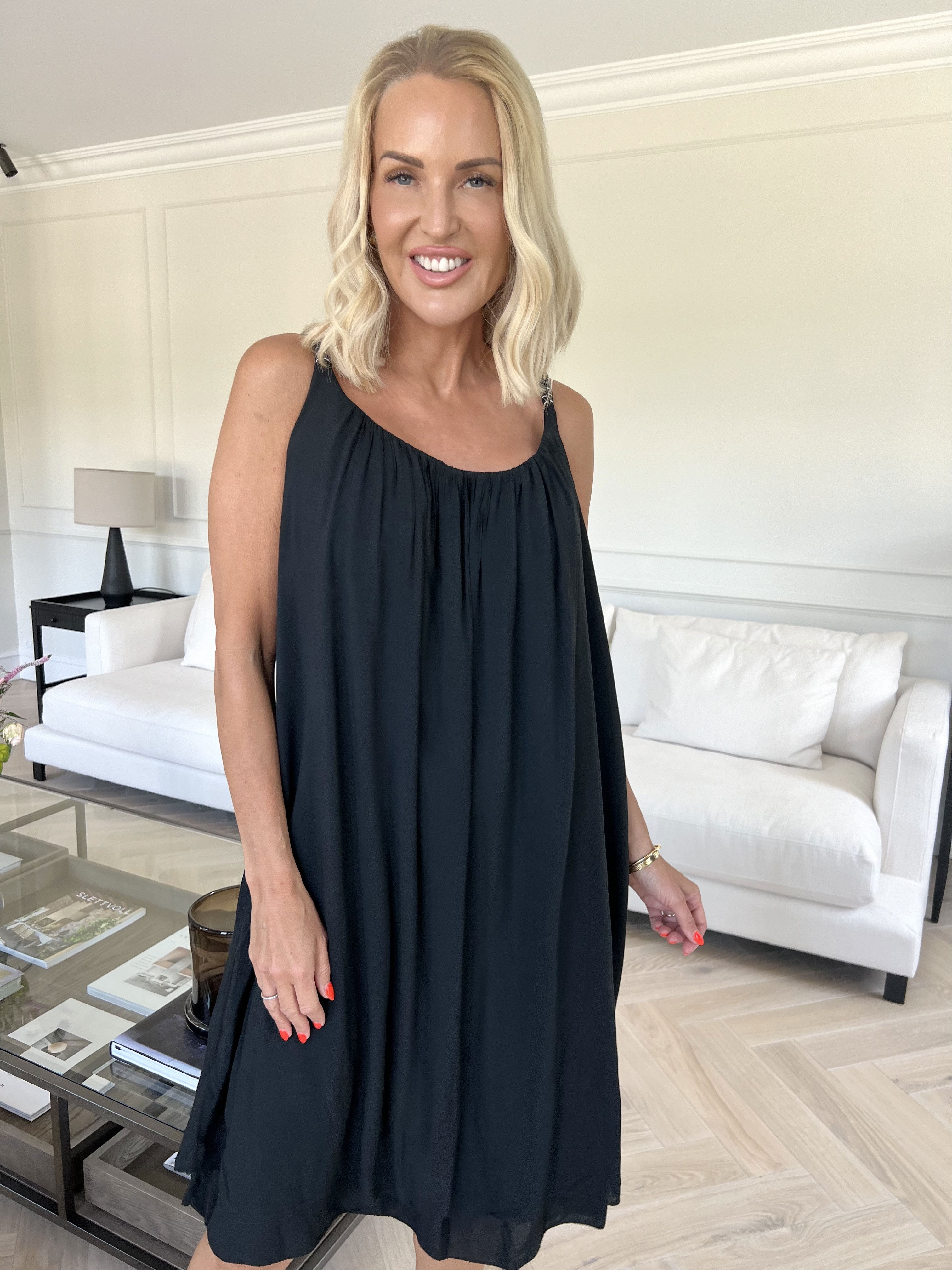 Chalkis - Kjole i blød viskose med flettet stropper