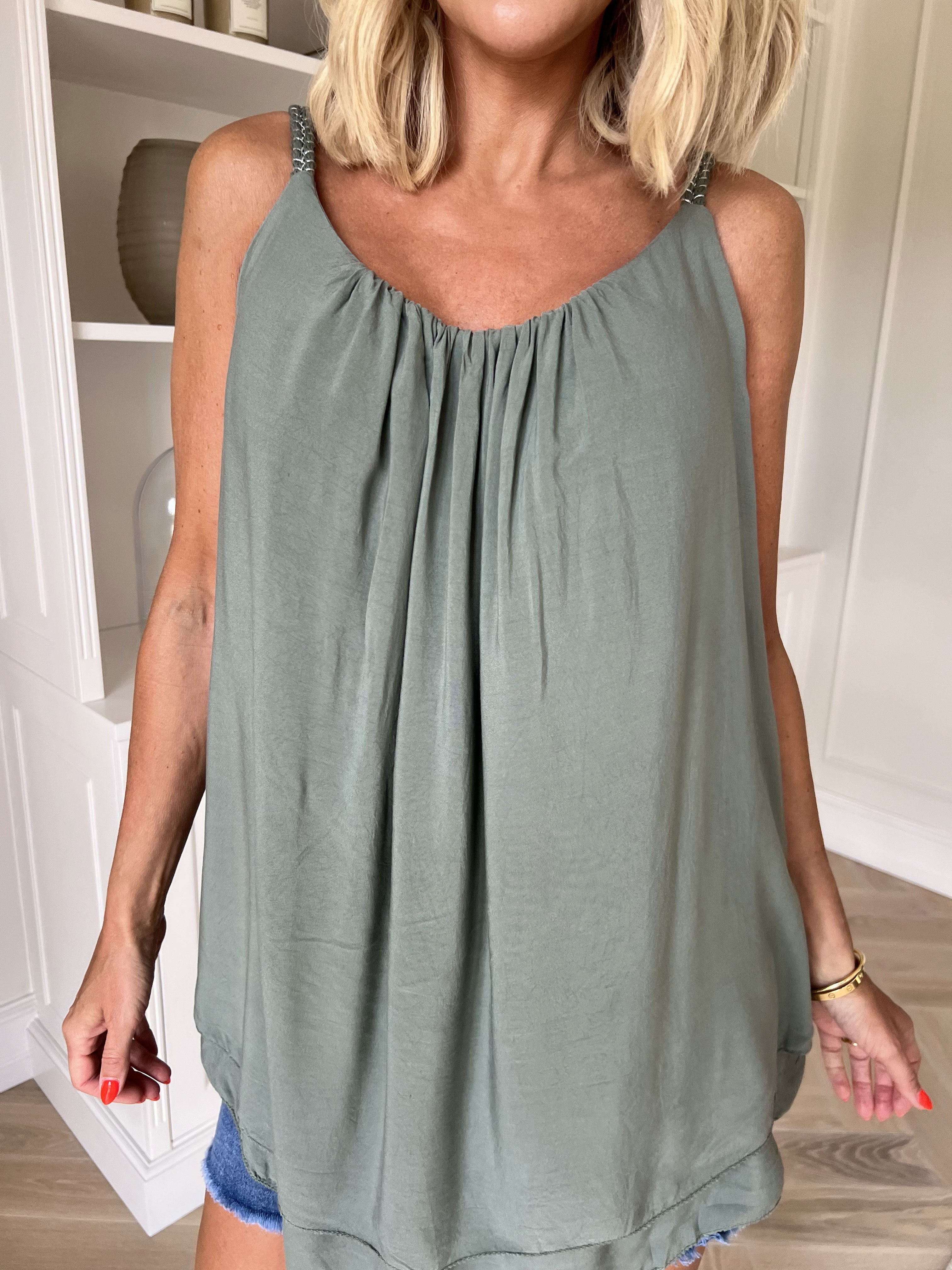 Chalkis Top - Top i blød viskose med flettet stropper