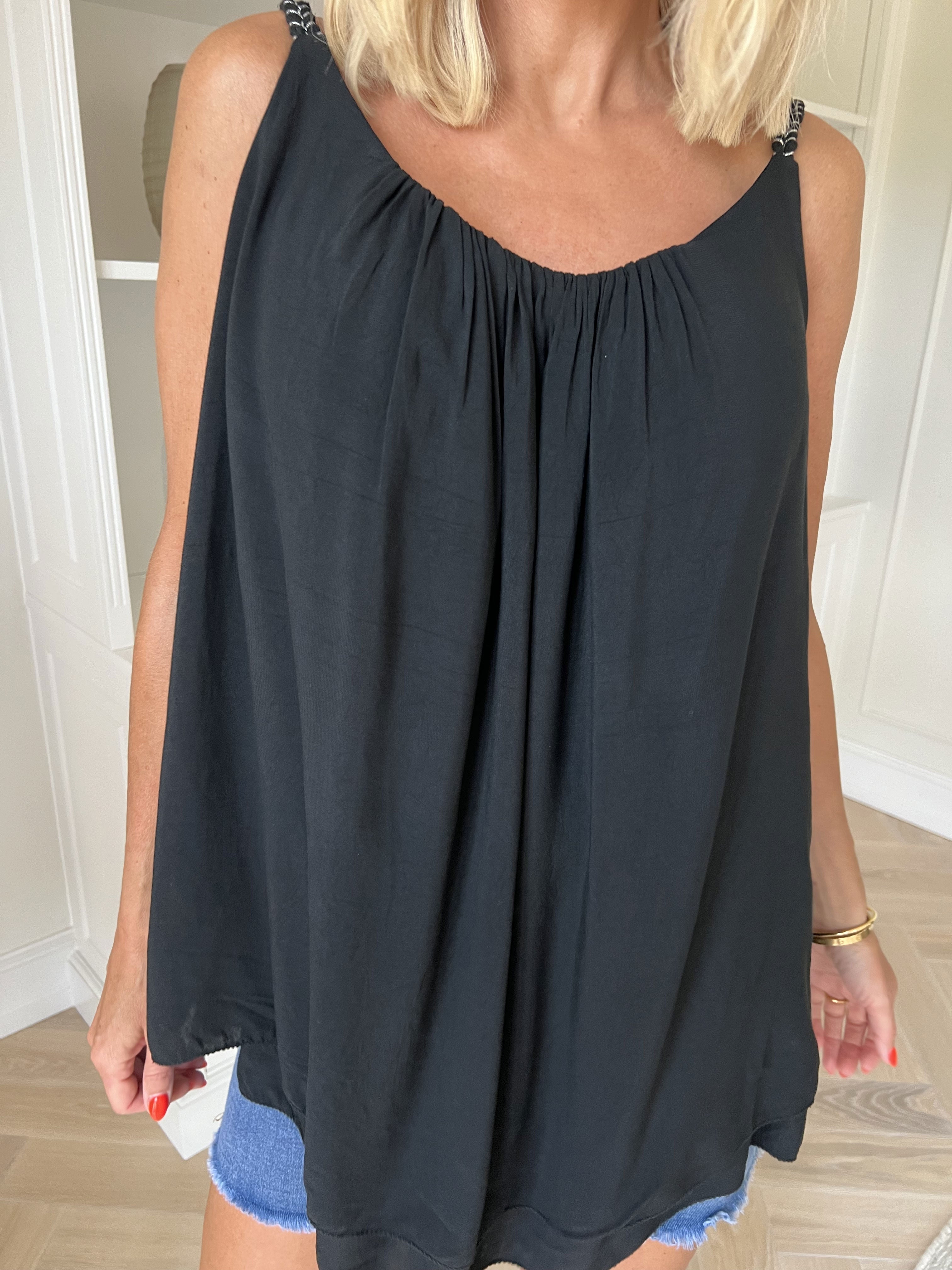 Chalkis Top - Top i blød viskose med flettet stropper