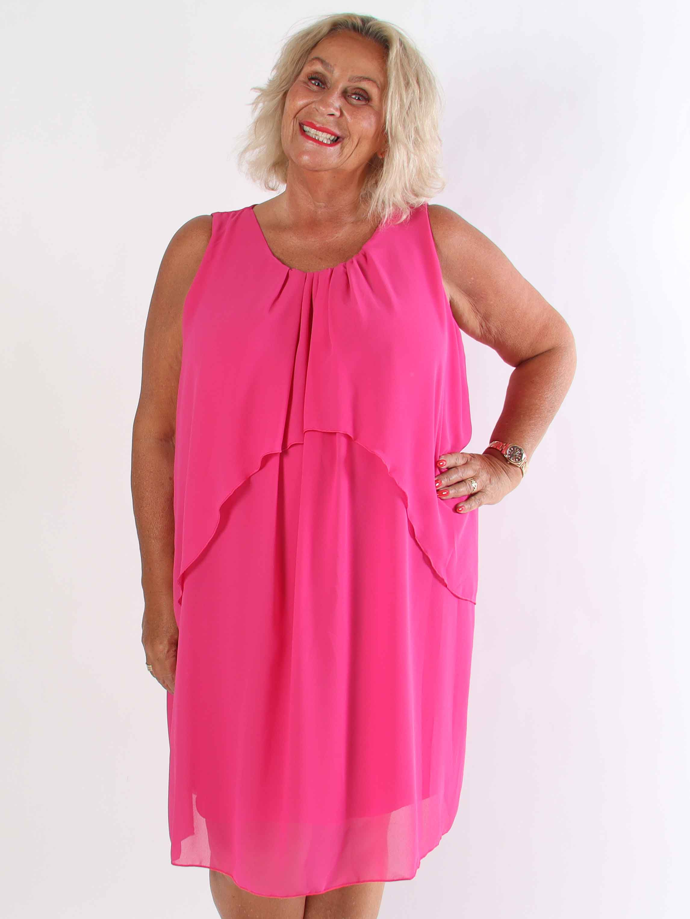 Chanelli - Sød plus size kjole med chiffon flæselag