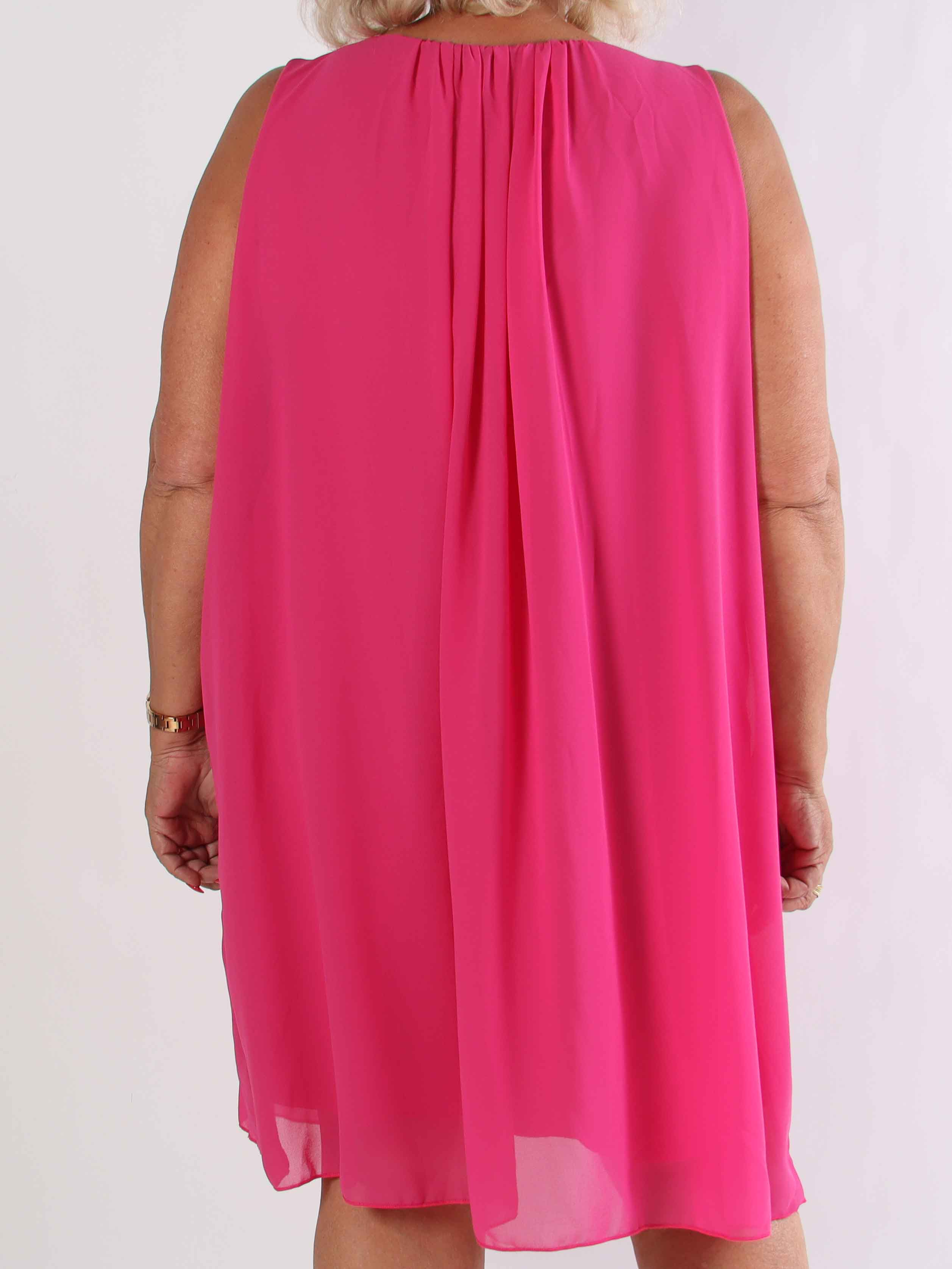 Chanelli - Sød plus size kjole med chiffon flæselag