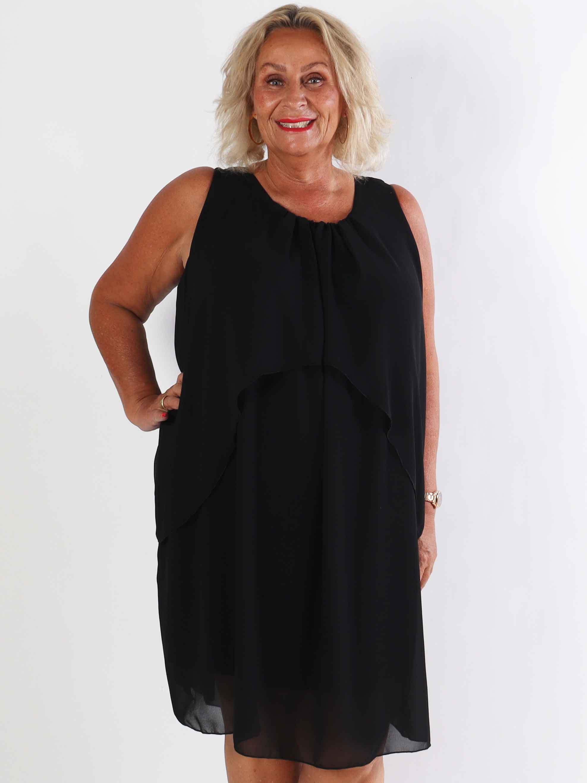 Chanelli - Sød plus size kjole med chiffon flæselag