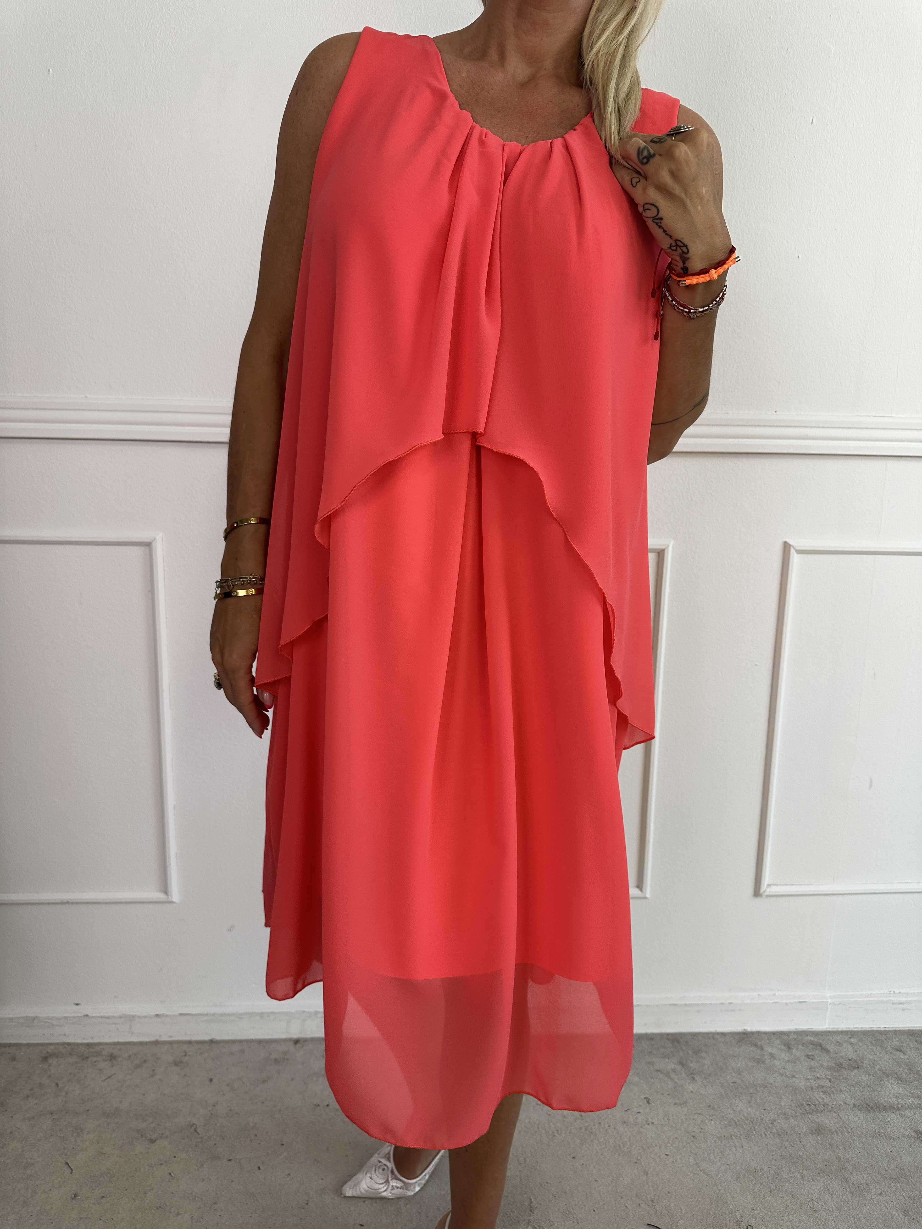 Chanelli - Sød kjole med chiffon flæselag