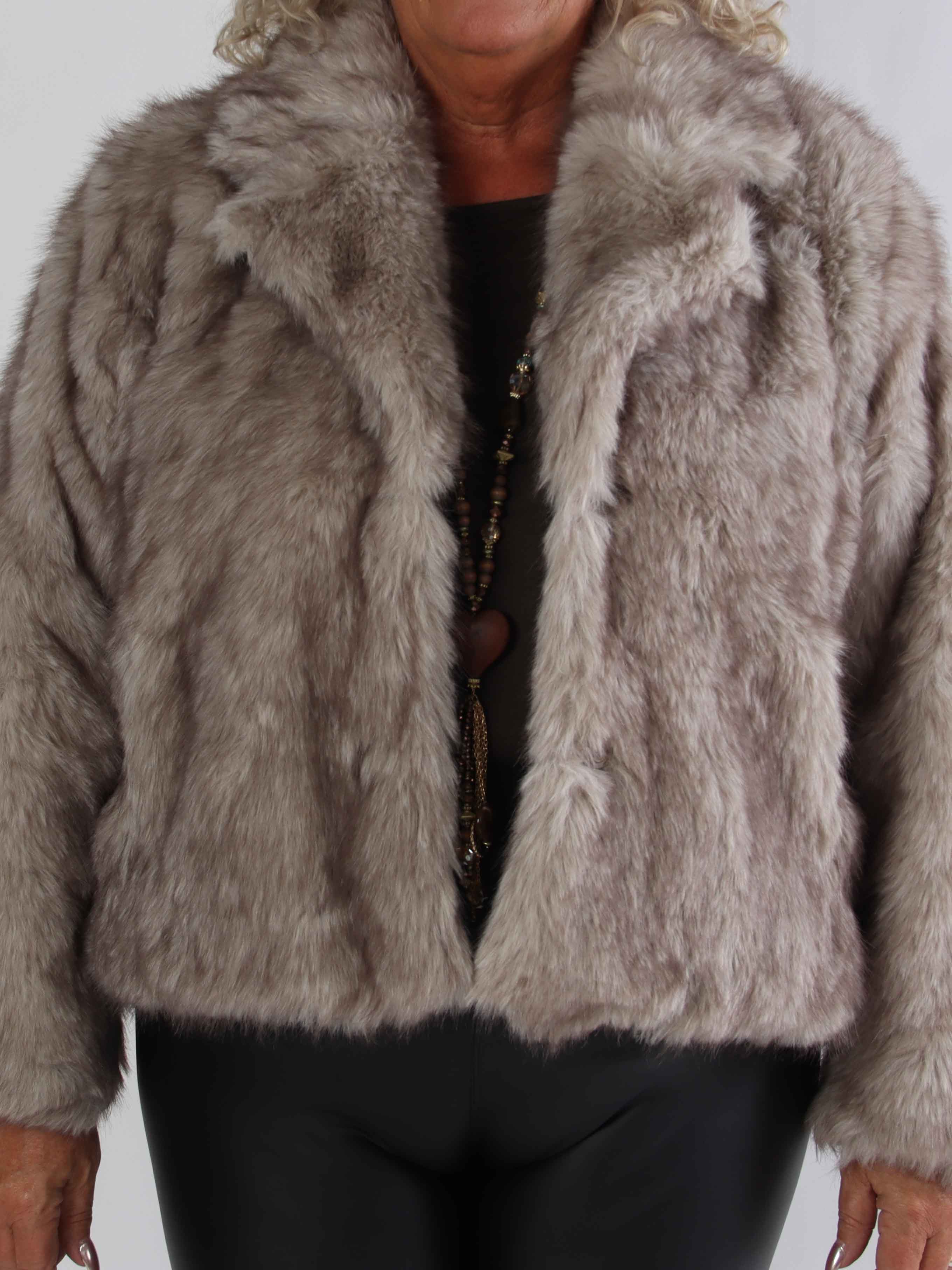 Charlene - Kort blød faux fur jakke