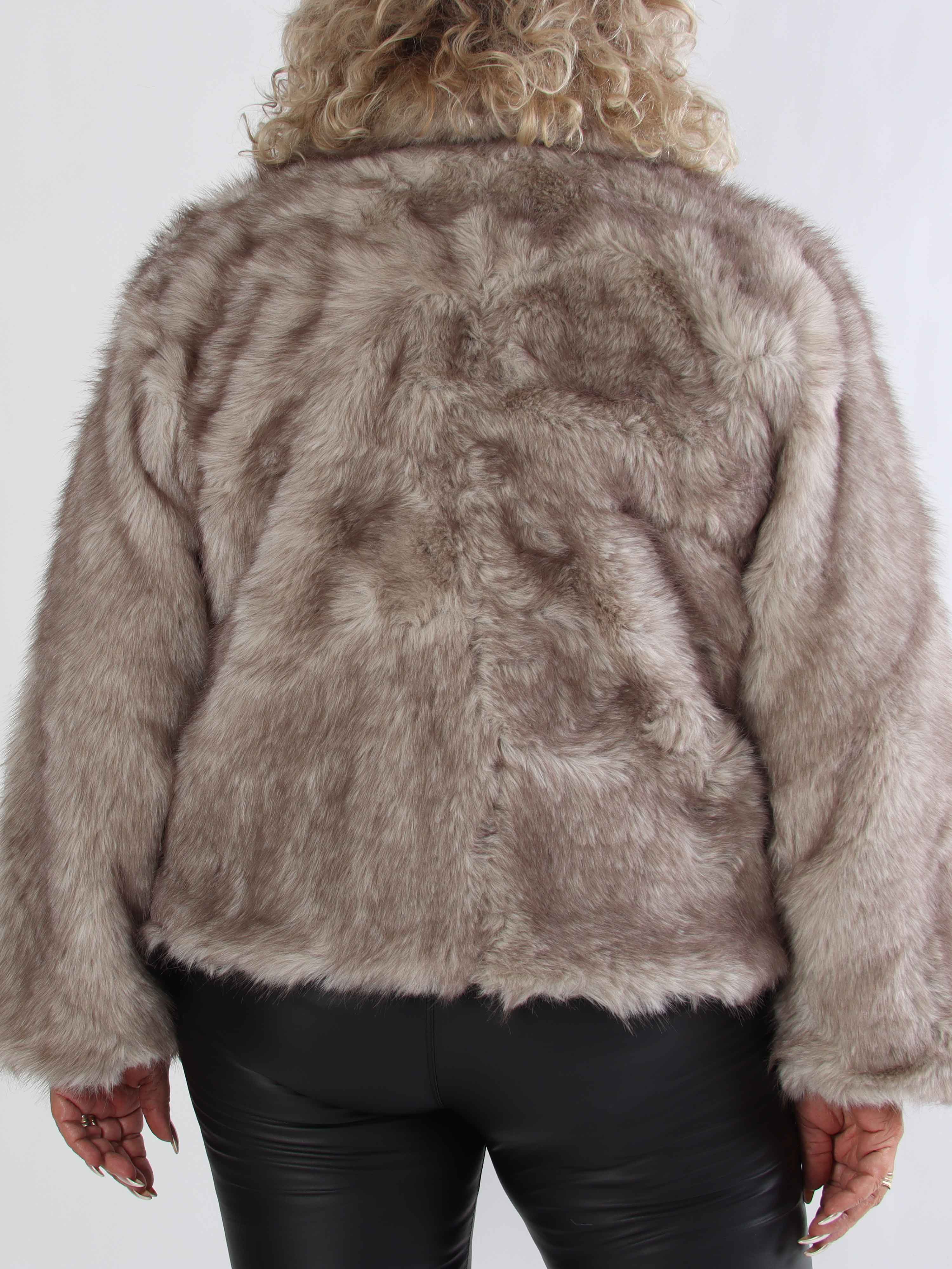 Charlene - Kort blød faux fur jakke