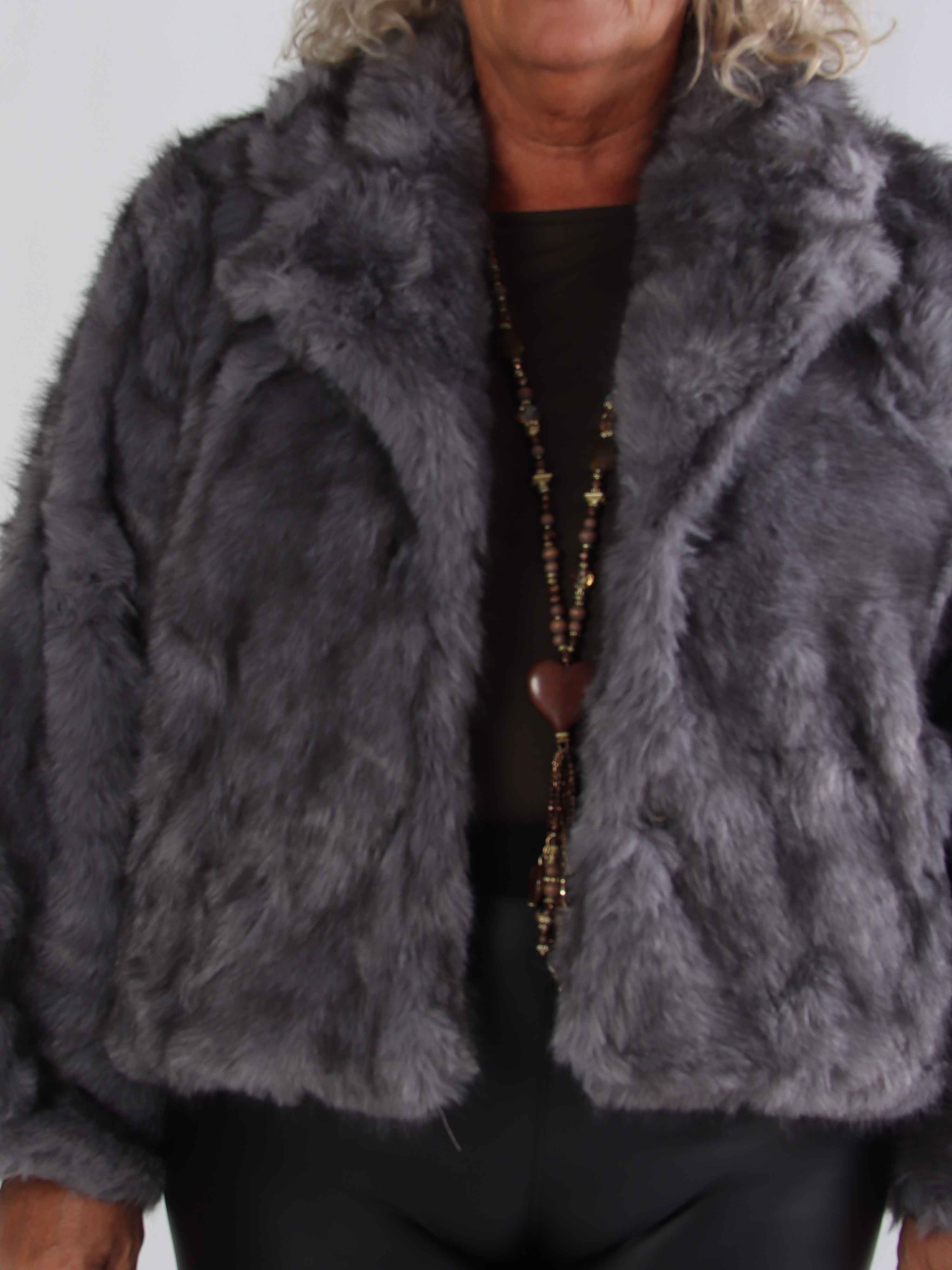Charlene - Kort blød faux fur jakke