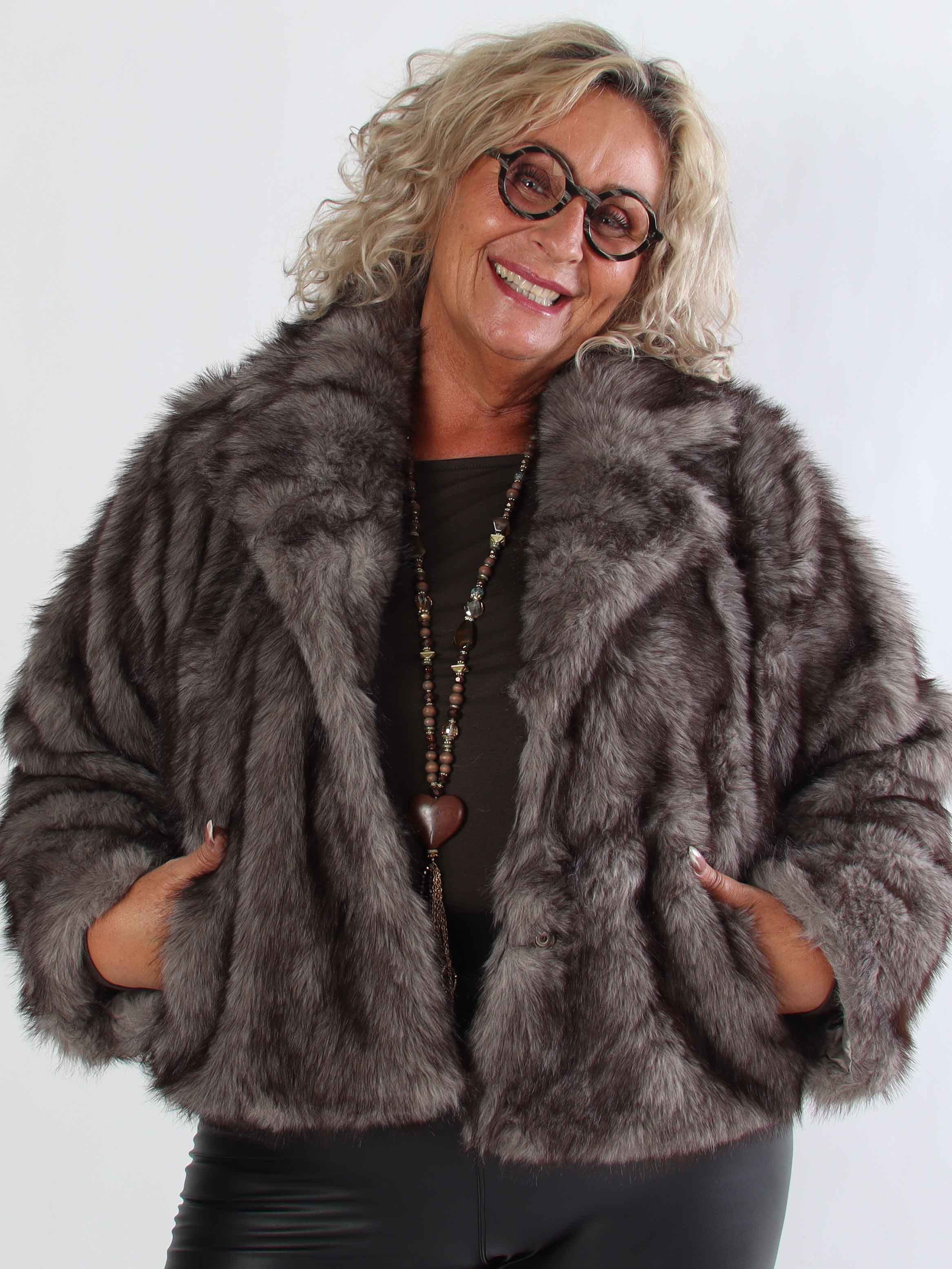 Charlene - Kort blød faux fur jakke