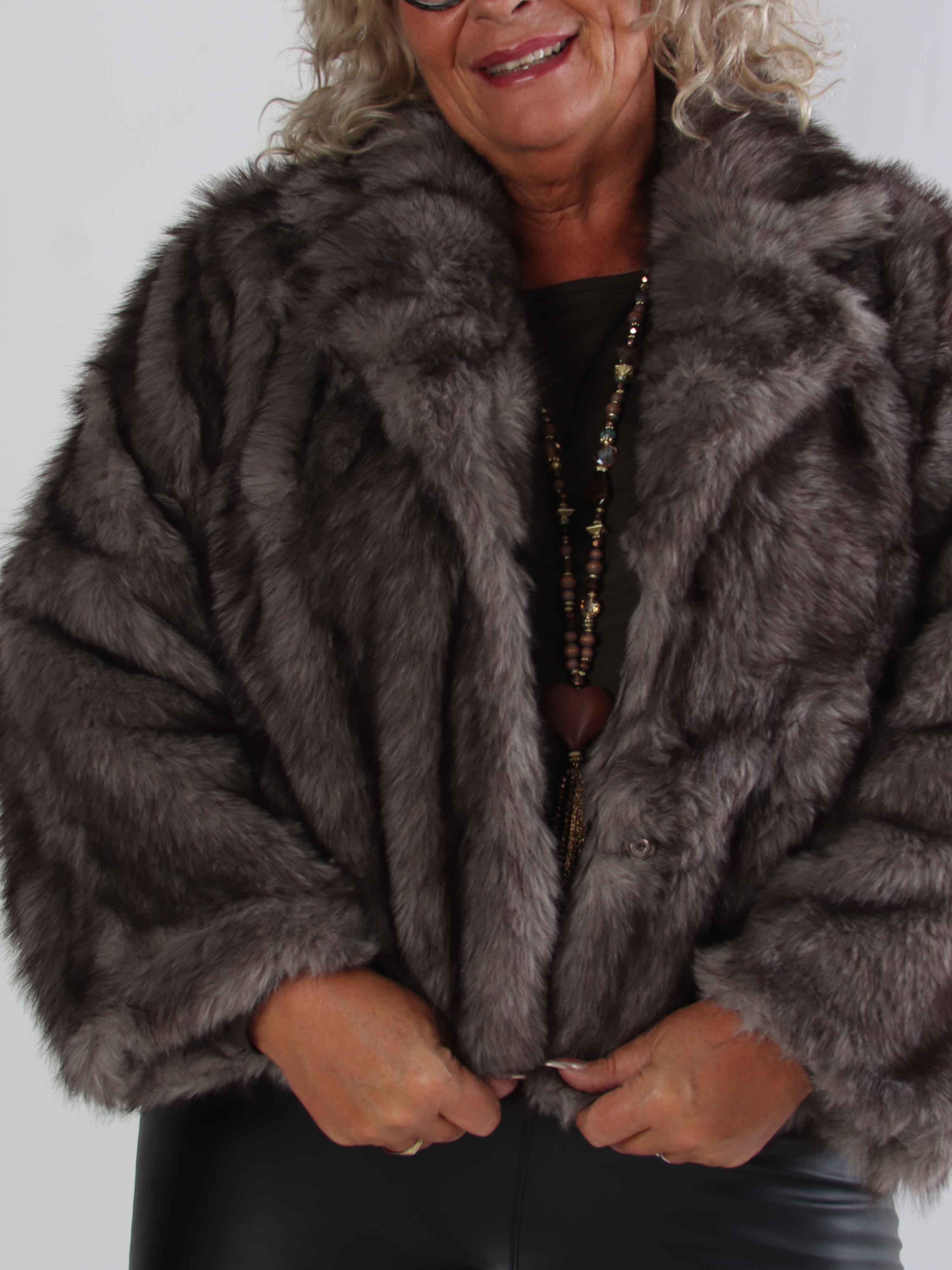 Charlene - Kort blød faux fur jakke