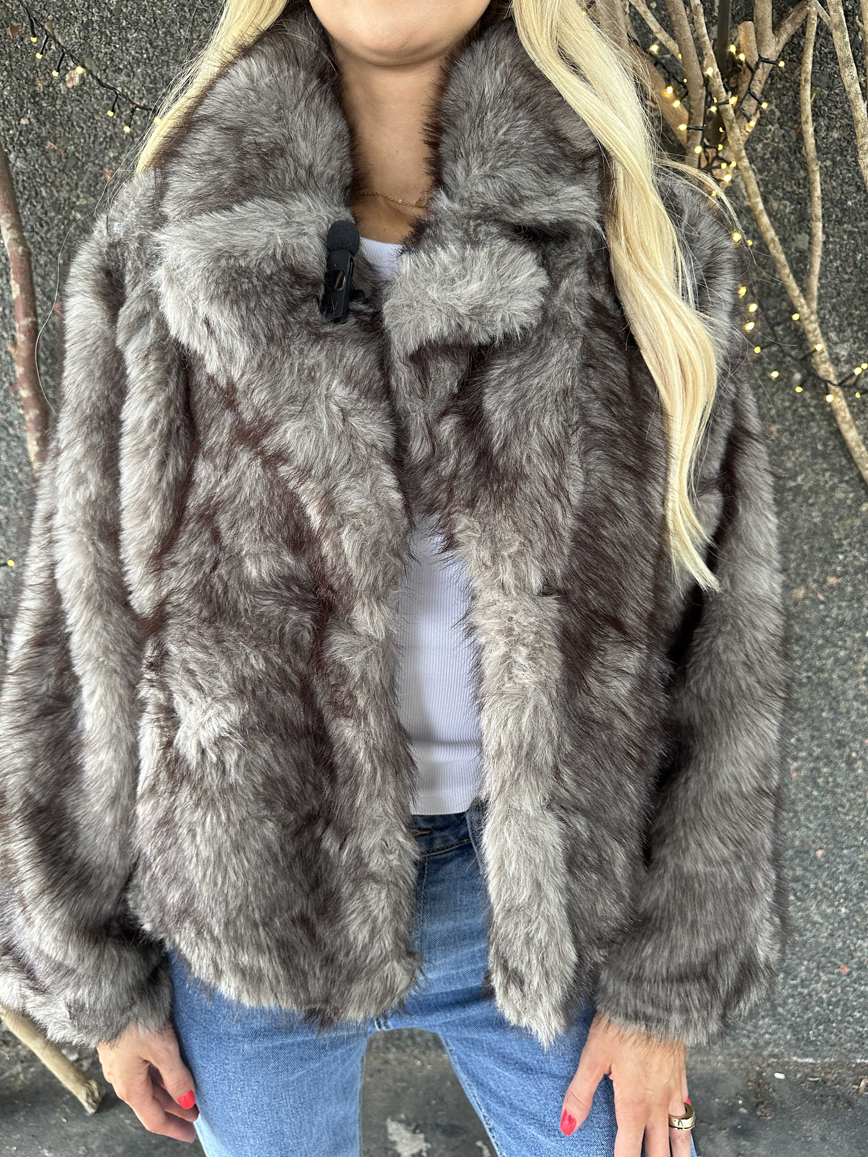 Charlene - Kort blød faux fur jakke